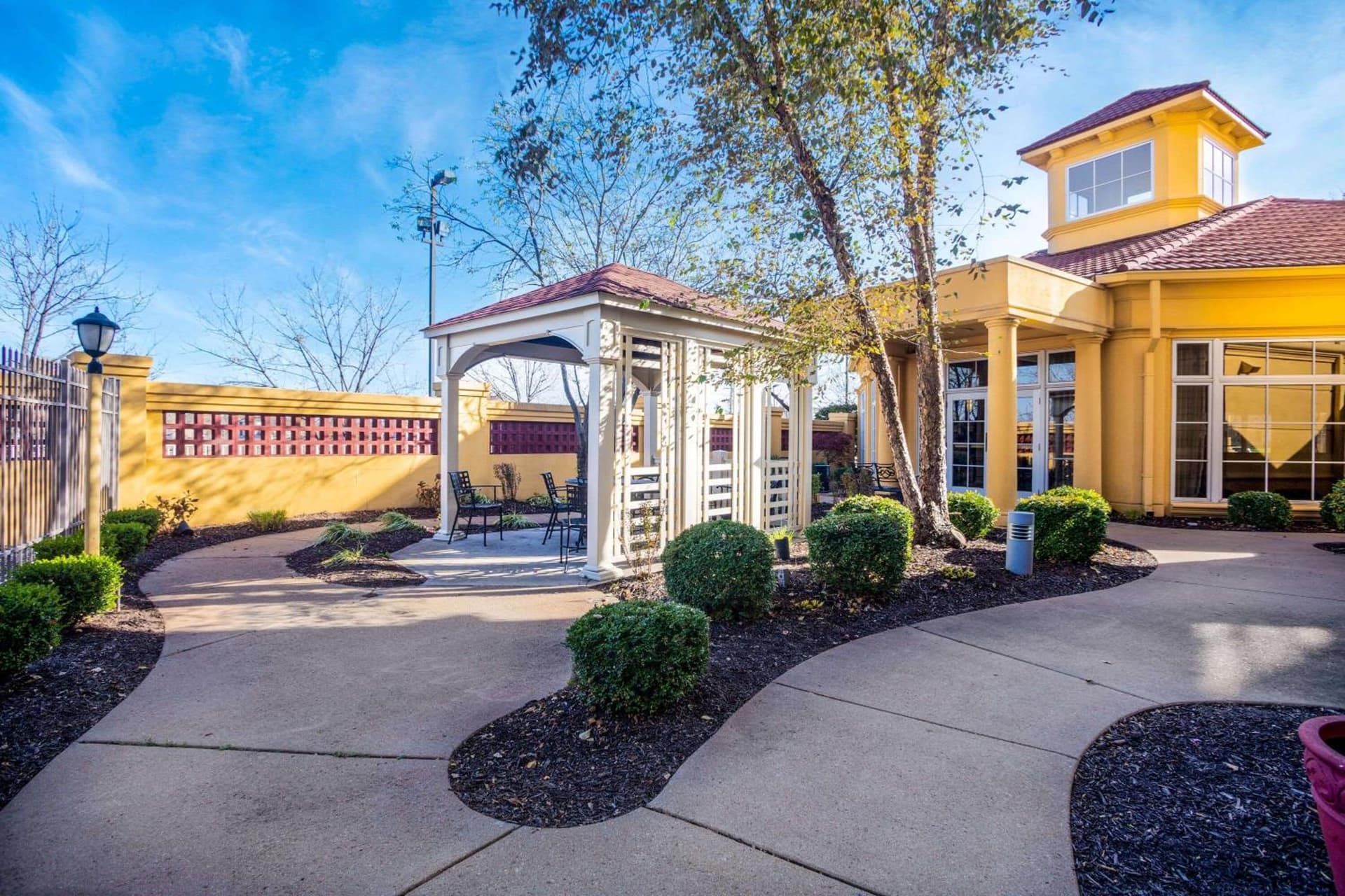 La Quinta by Wyndham St. Louis Westport gallery photo in Saint Louis, MO — image 41