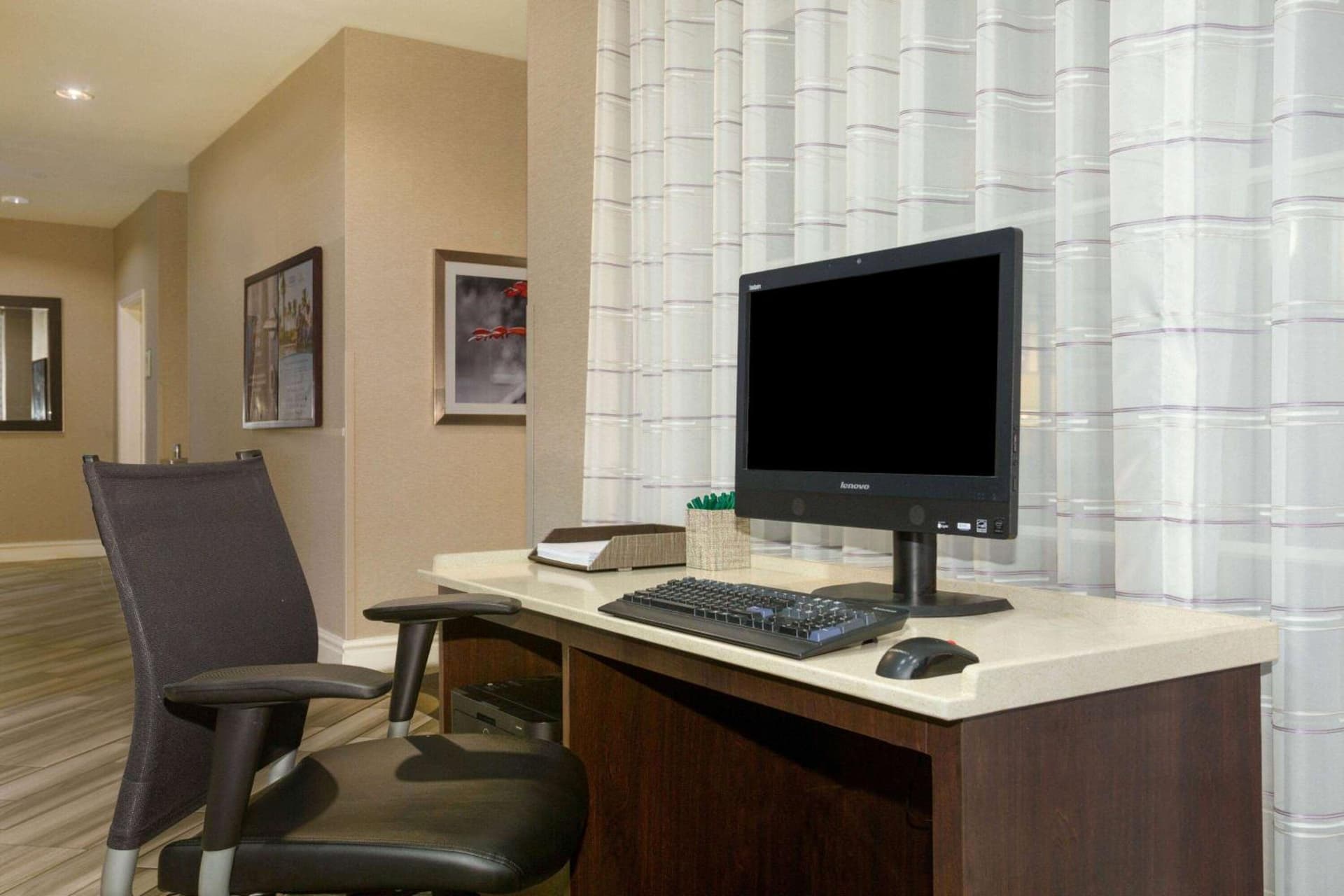 La Quinta by Wyndham St. Louis Westport gallery photo in Saint Louis, MO — image 17