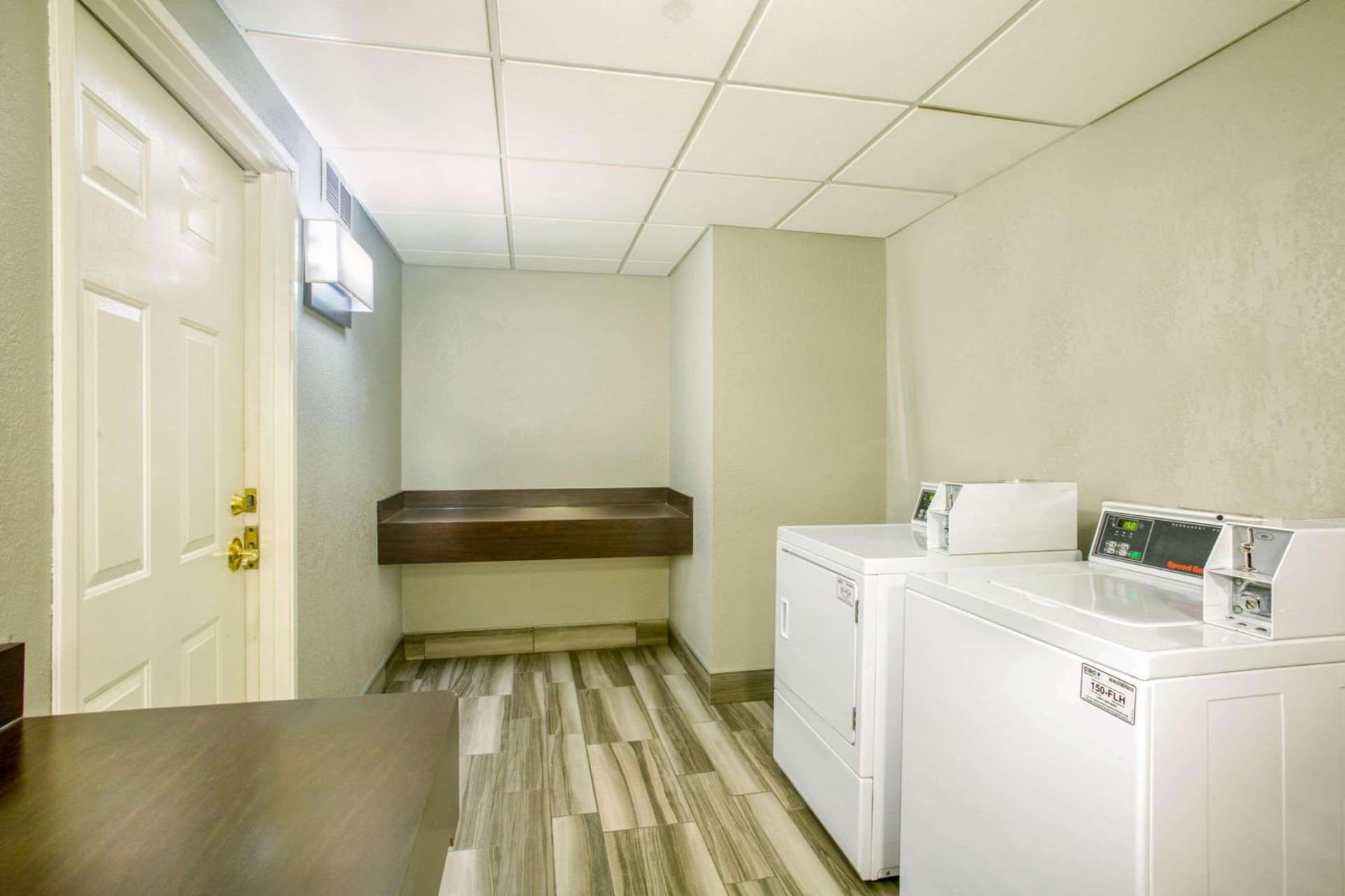 La Quinta by Wyndham St. Louis Westport gallery photo in Saint Louis, MO — image 39