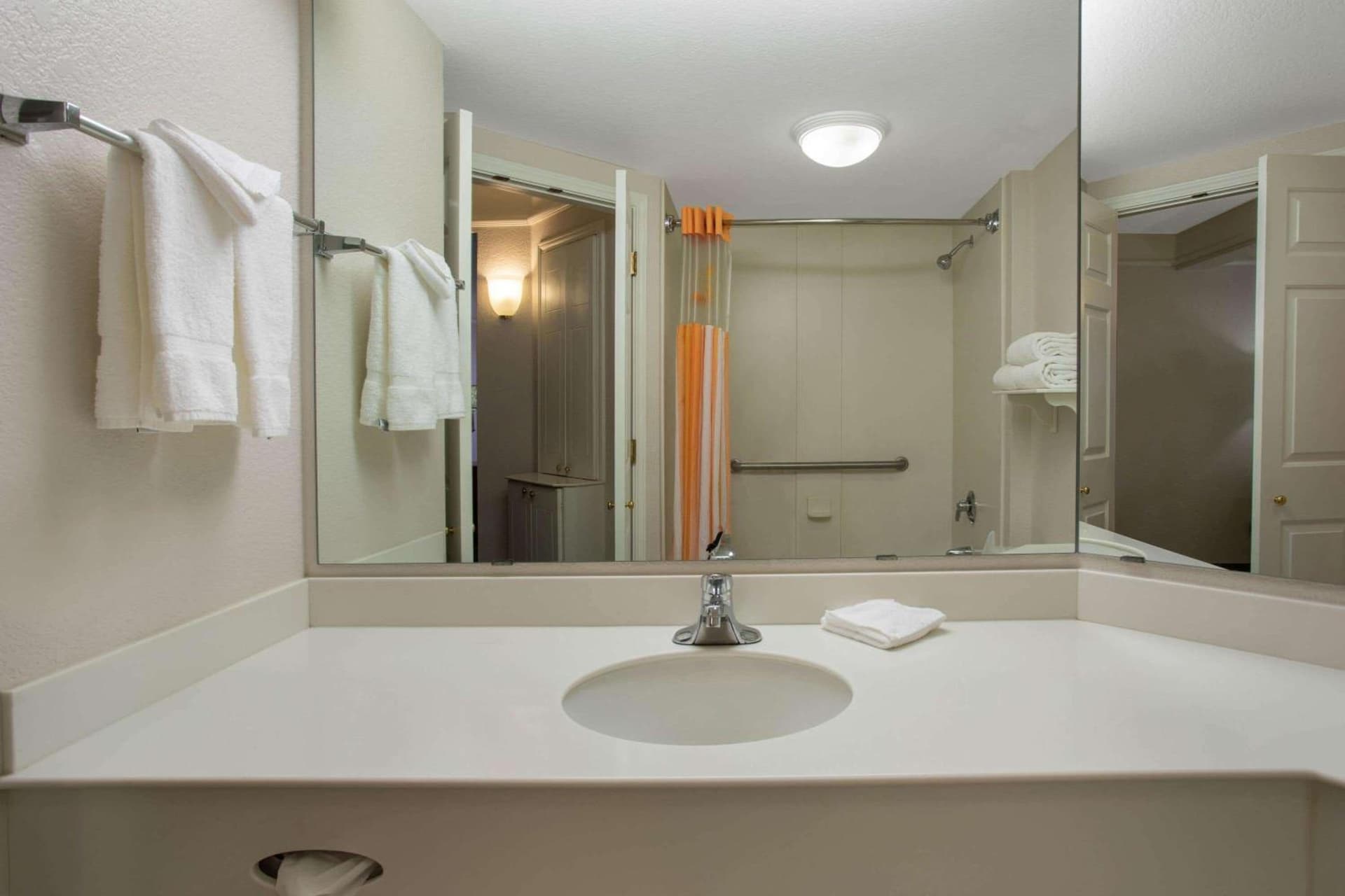 La Quinta by Wyndham Denver Southwest Lakewood gallery photo in Lakewood, CO — image 8