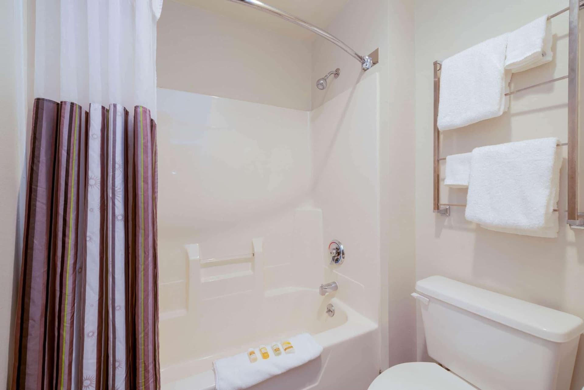 La Quinta by Wyndham Cleveland Macedonia gallery photo in Macedonia, OH — image 37