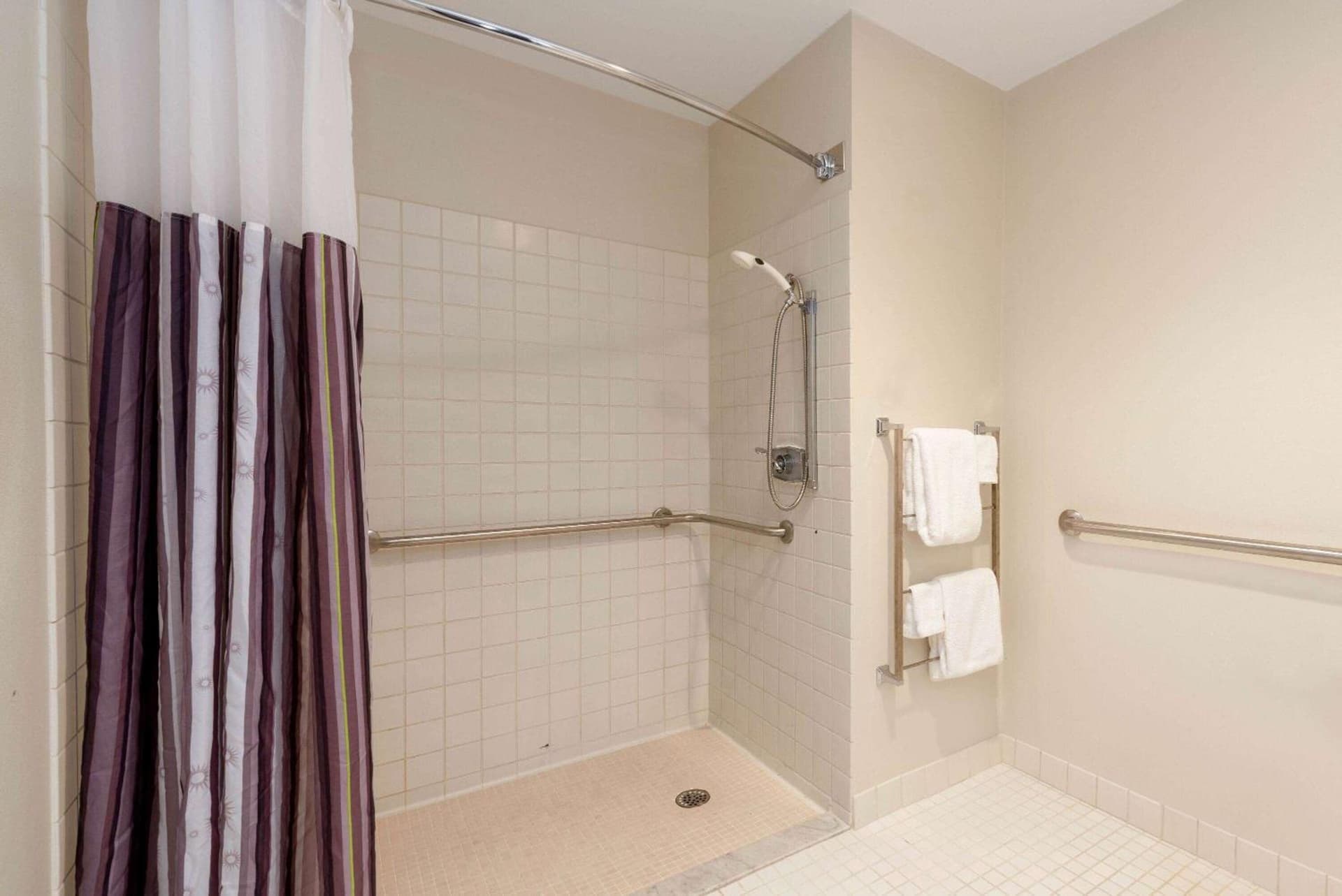 La Quinta by Wyndham Cleveland Macedonia gallery photo in Macedonia, OH — image 9