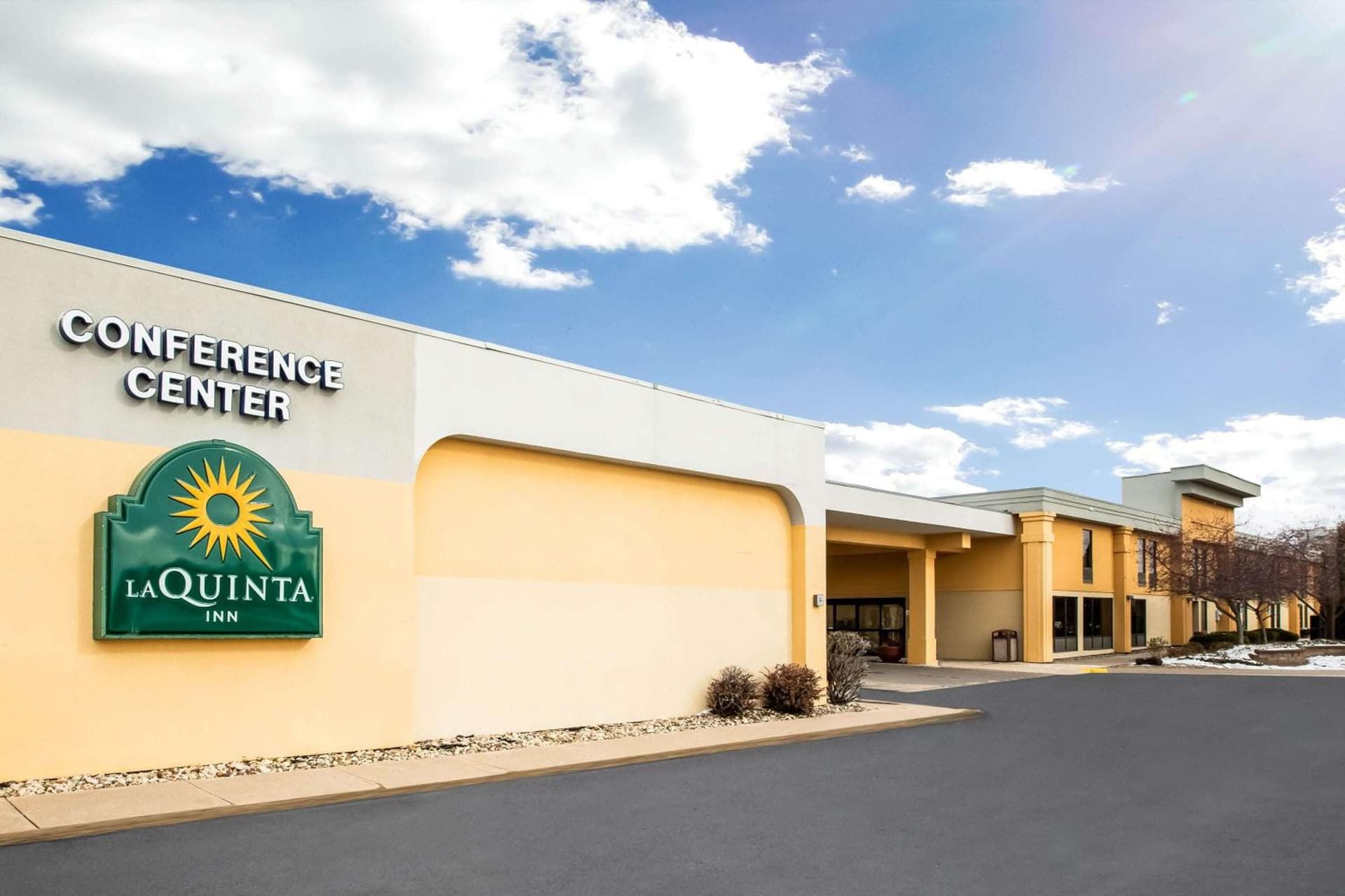 La Quinta Inn by Wyndham Davenport & Conference Center gallery photo in Davenport, IA — image 52