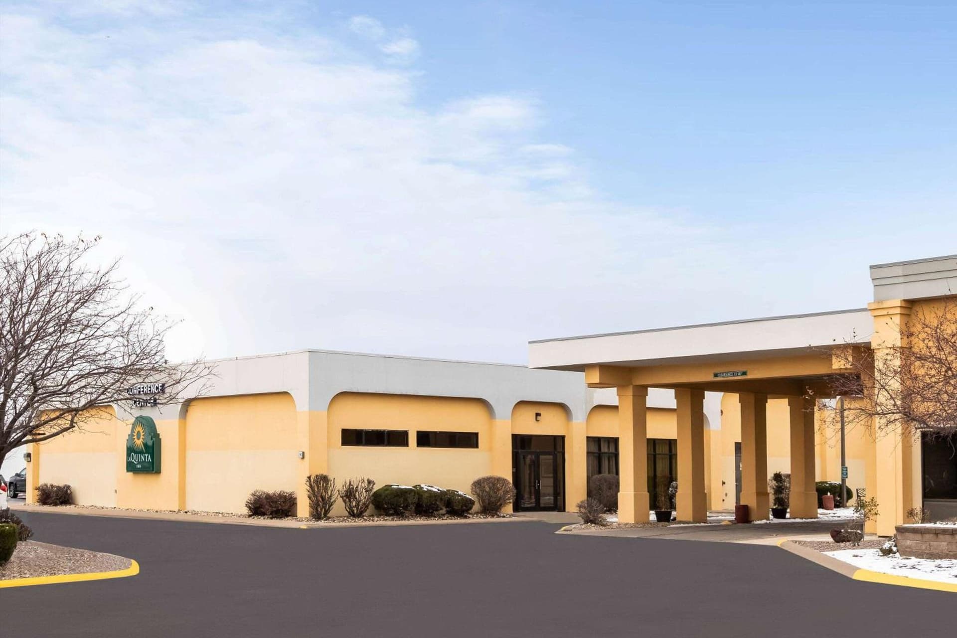 La Quinta Inn by Wyndham Davenport & Conference Center — hotel in Davenport, Iowa