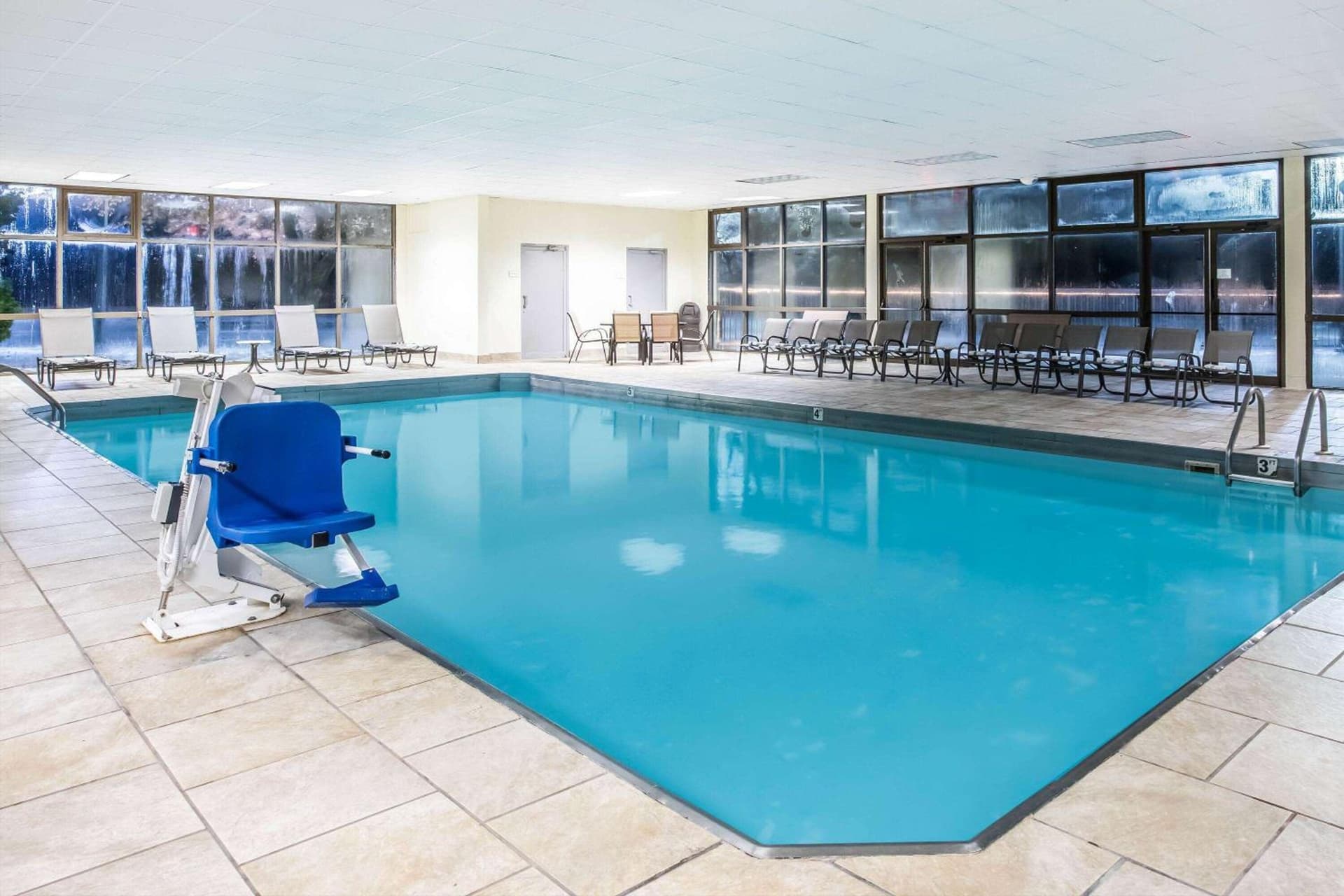 La Quinta Inn by Wyndham Davenport & Conference Center gallery photo in Davenport, IA — image 40
