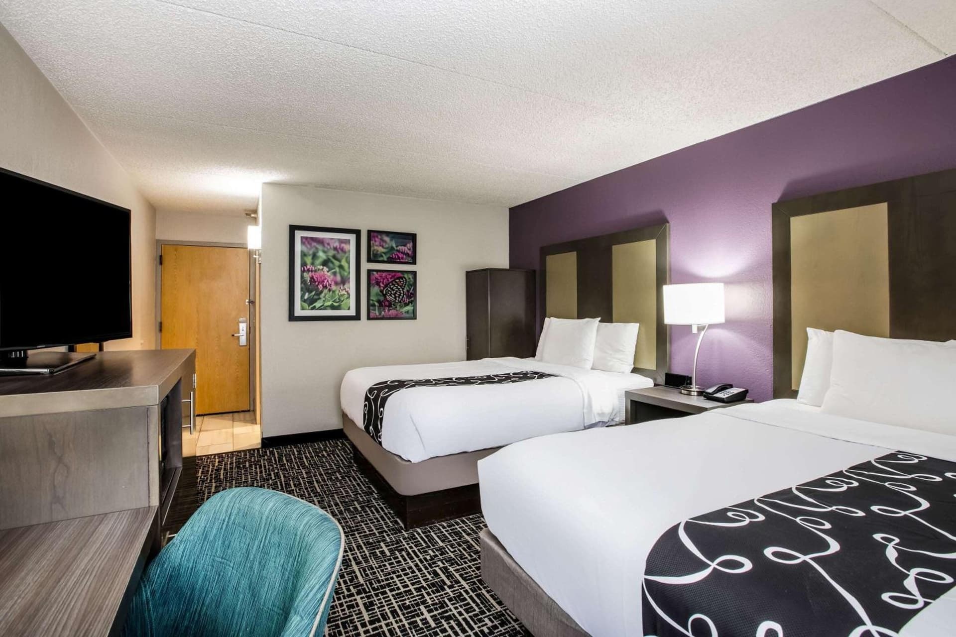 La Quinta Inn by Wyndham Davenport & Conference Center interior in Davenport, IA — gallery photo 2