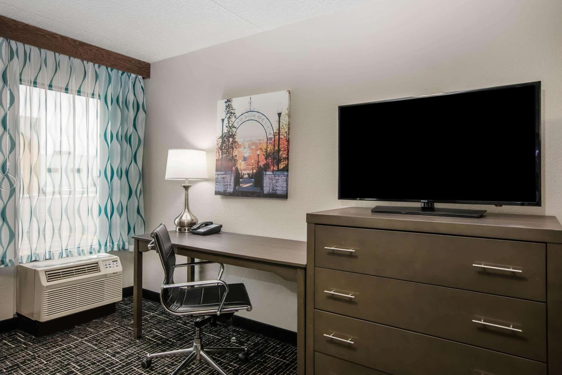 La Quinta Inn by Wyndham Davenport & Conference Center gallery photo in Davenport, IA — image 43