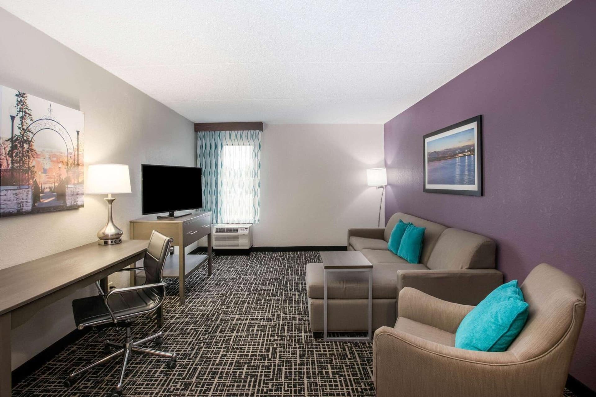 La Quinta Inn by Wyndham Davenport & Conference Center gallery photo in Davenport, IA — image 31