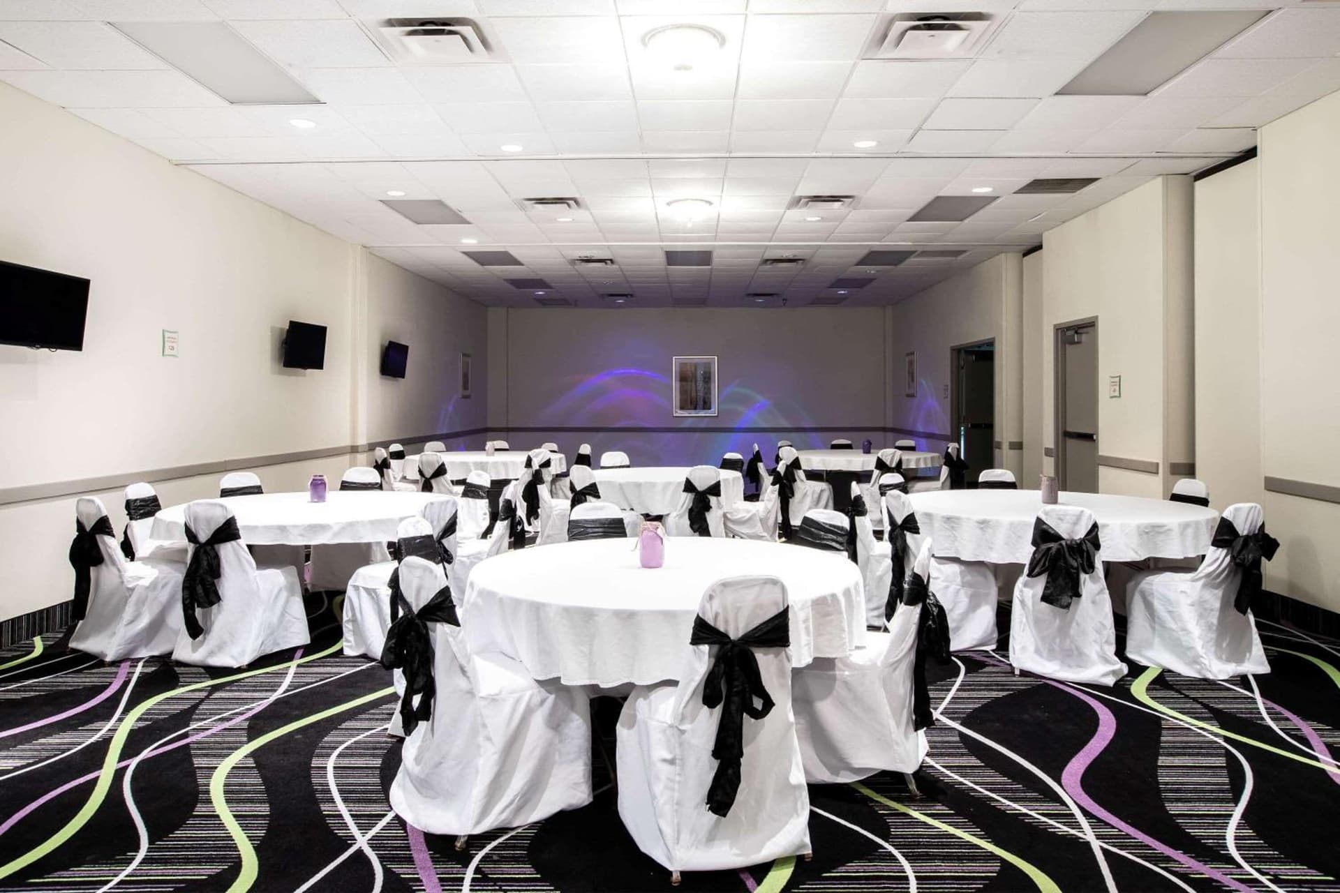 La Quinta Inn by Wyndham Davenport & Conference Center gallery photo in Davenport, IA — image 56