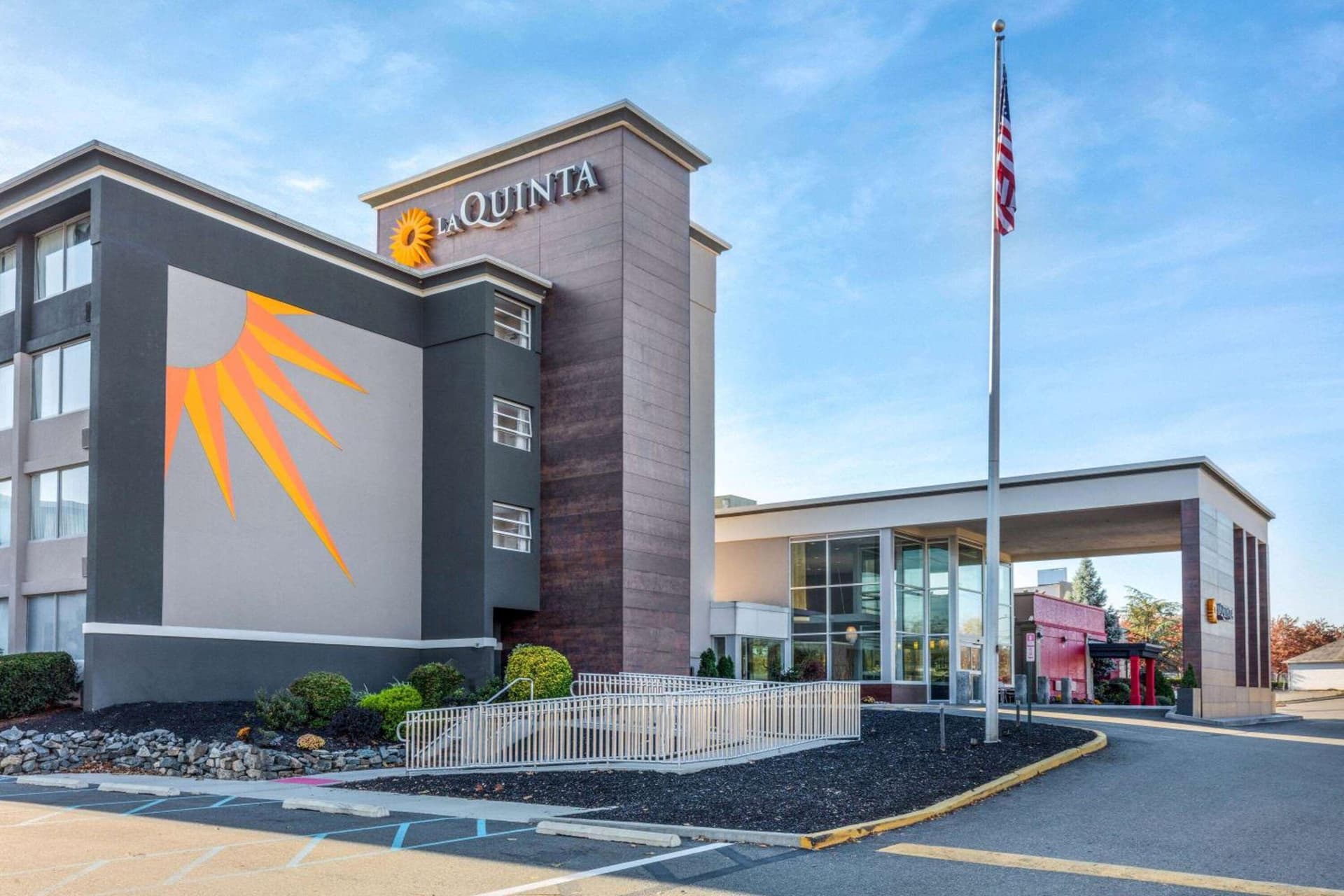 La Quinta by Wyndham Clifton/Rutherford property views in Clifton, NJ — gallery photo 3