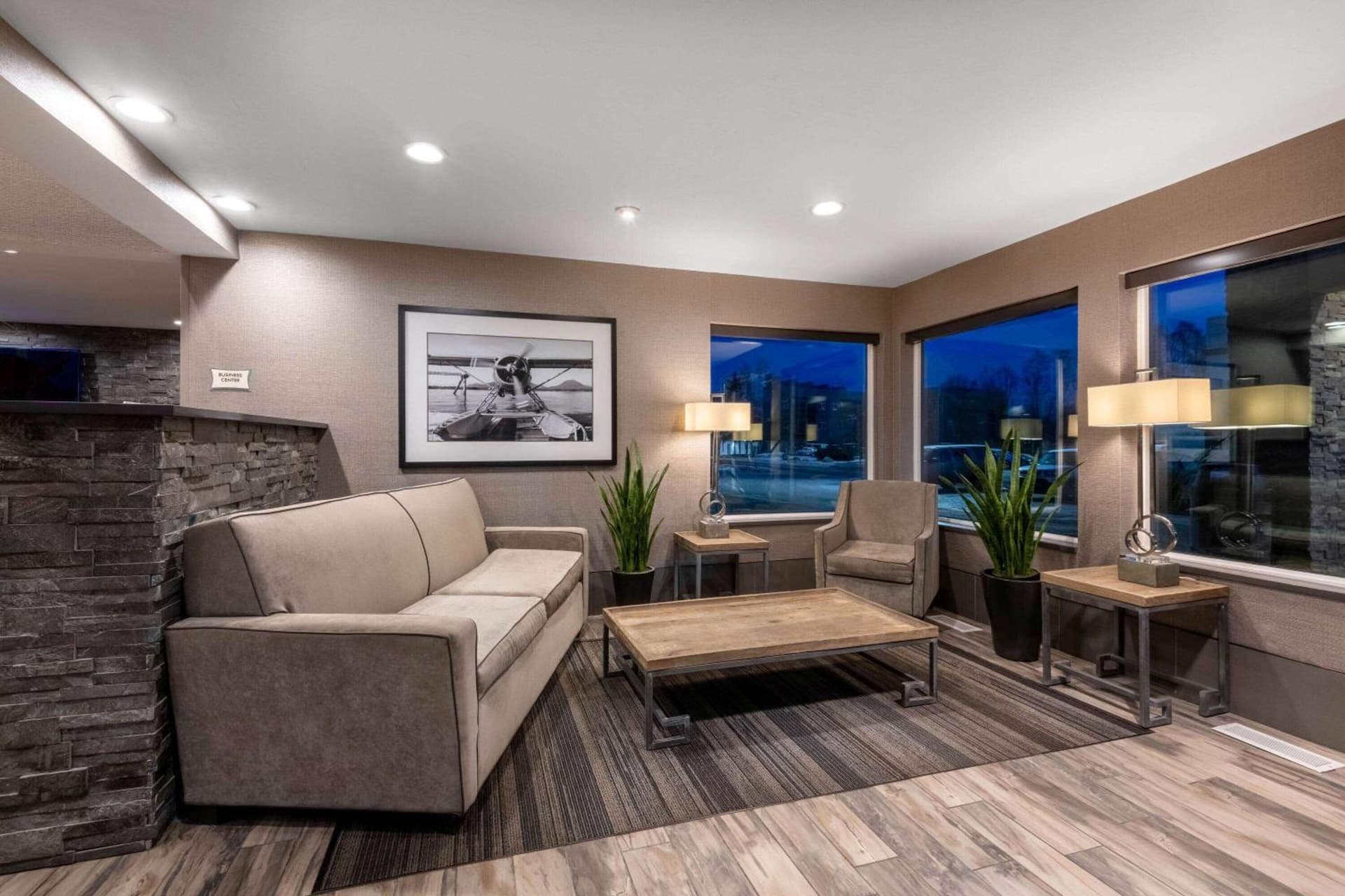 La Quinta by Wyndham Anchorage Airport gallery photo in Anchorage, AK — image 5