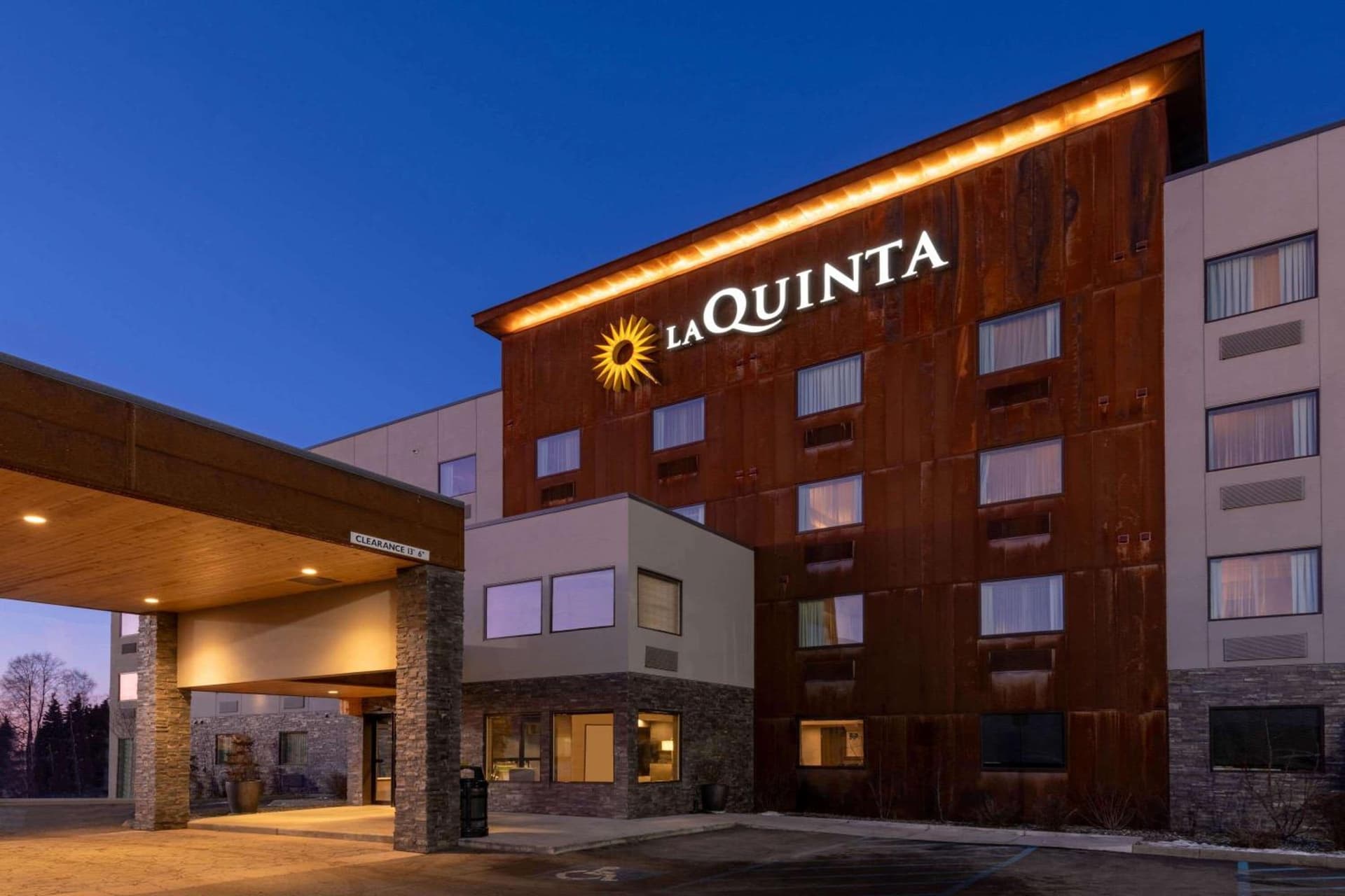 La Quinta by Wyndham Anchorage Airport gallery photo in Anchorage, AK — image 19