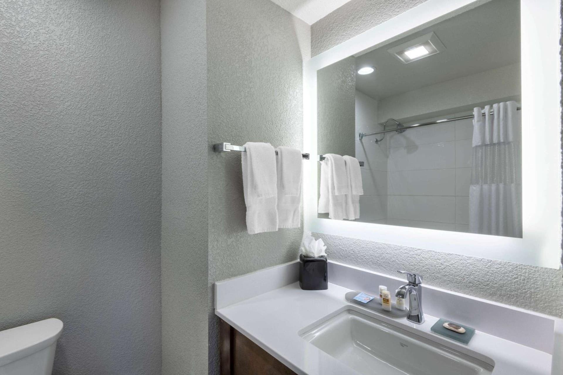 La Quinta by Wyndham Anchorage Airport gallery photo in Anchorage, AK — image 25