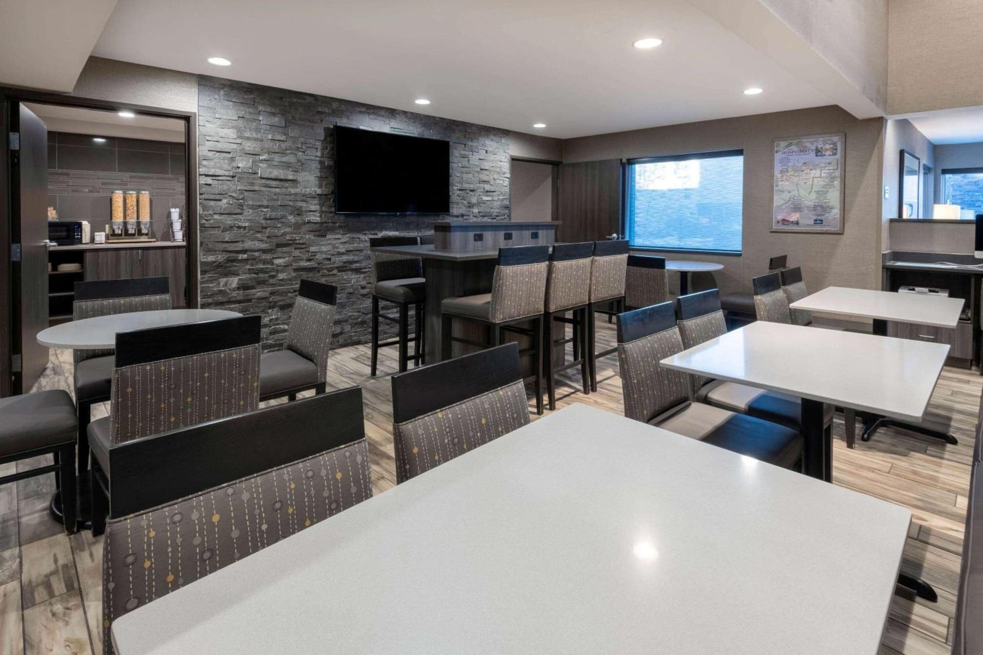 La Quinta by Wyndham Anchorage Airport gallery photo in Anchorage, AK — image 30