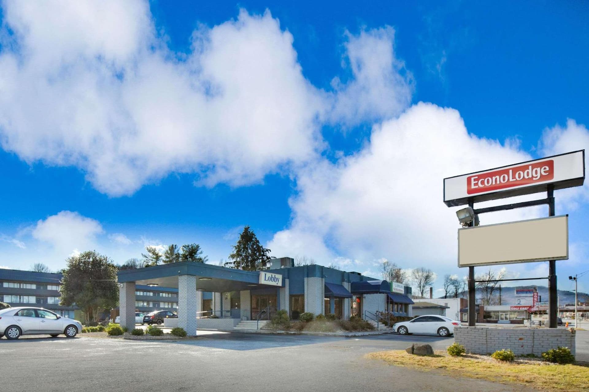 Econo Lodge Middlesboro featured exterior or lobby in Middlesboro, KY — similar hotel