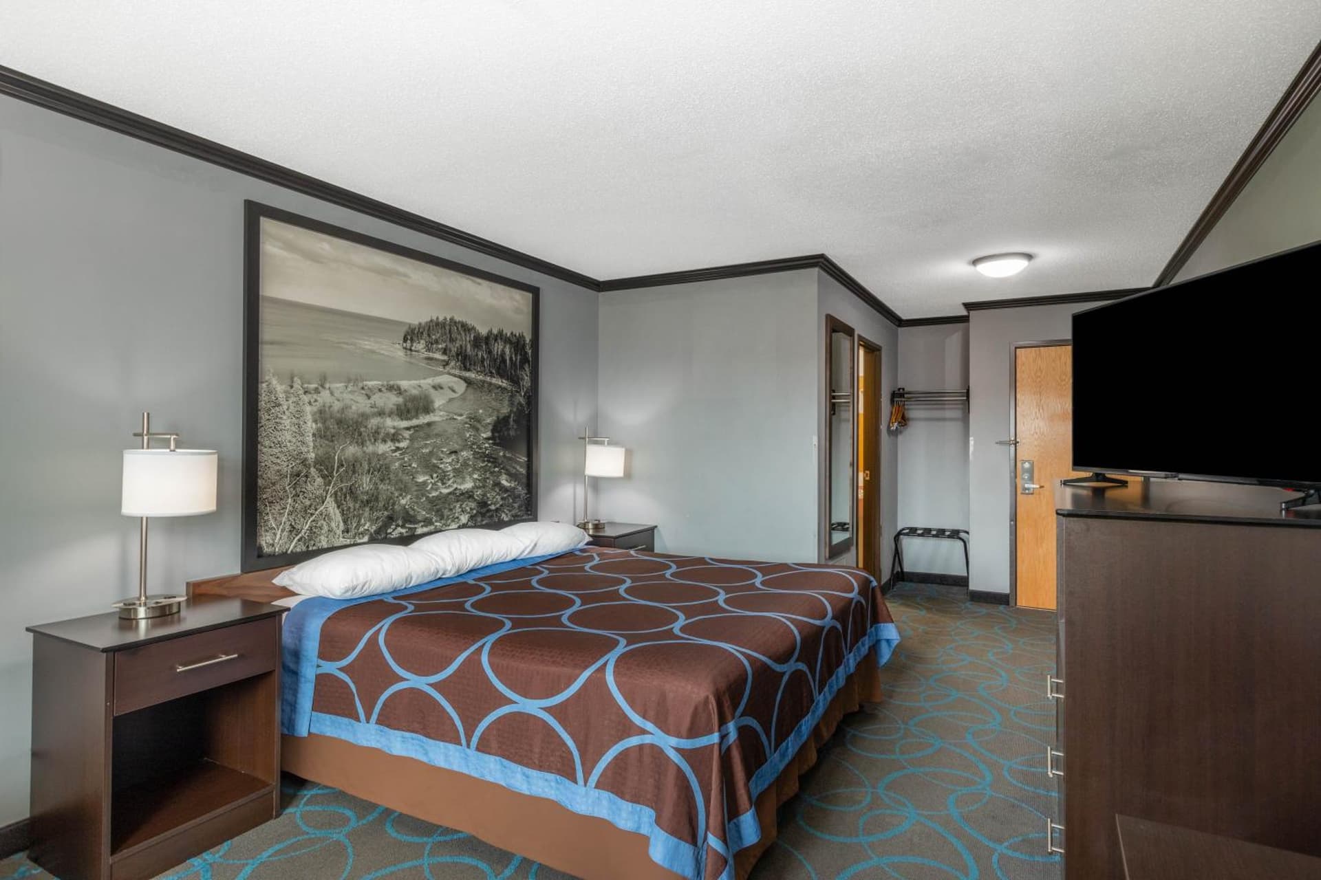 Super 8 by Wyndham Duluth gallery photo in Duluth, MN — image 7