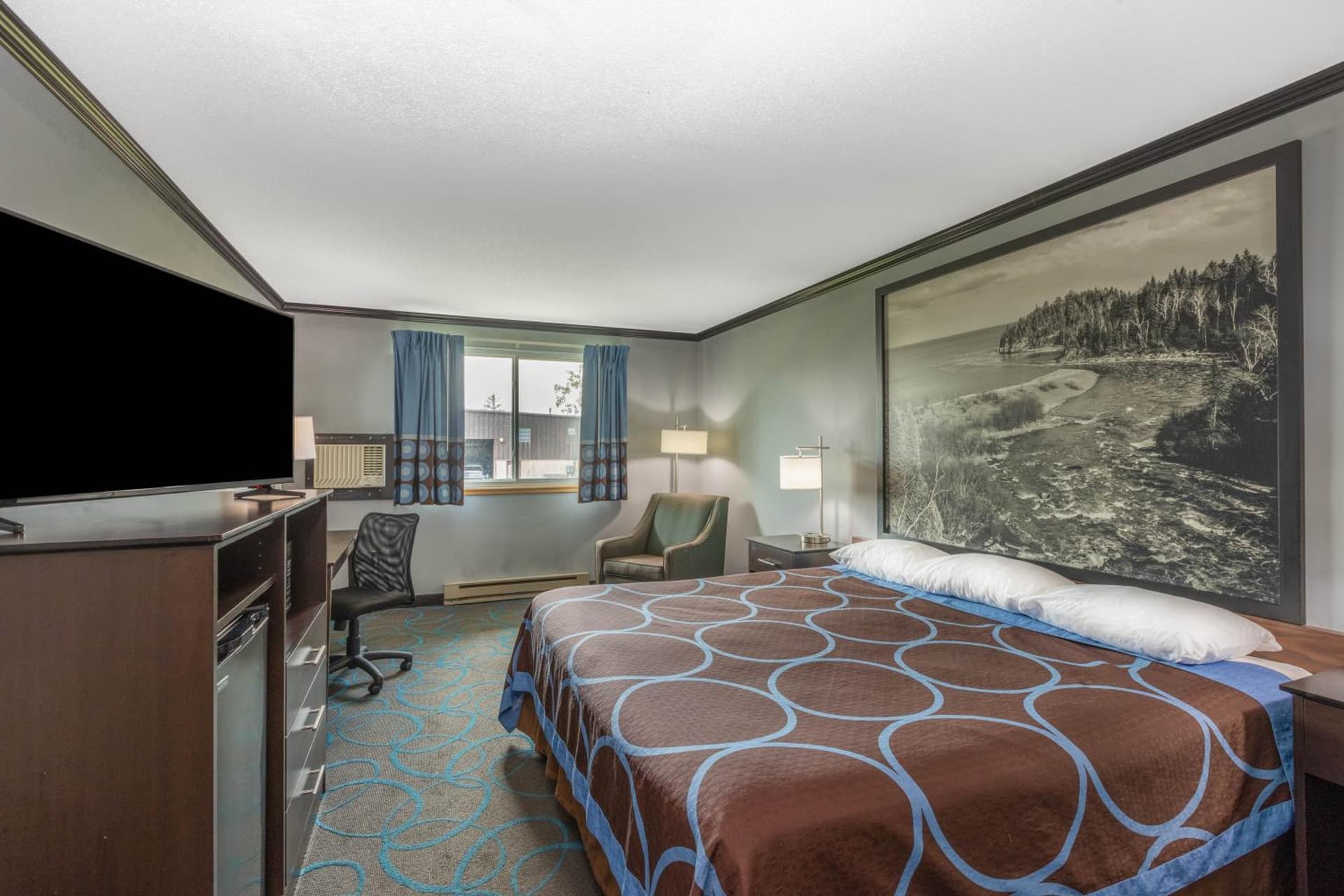 Super 8 by Wyndham Duluth gallery photo in Duluth, MN — image 13