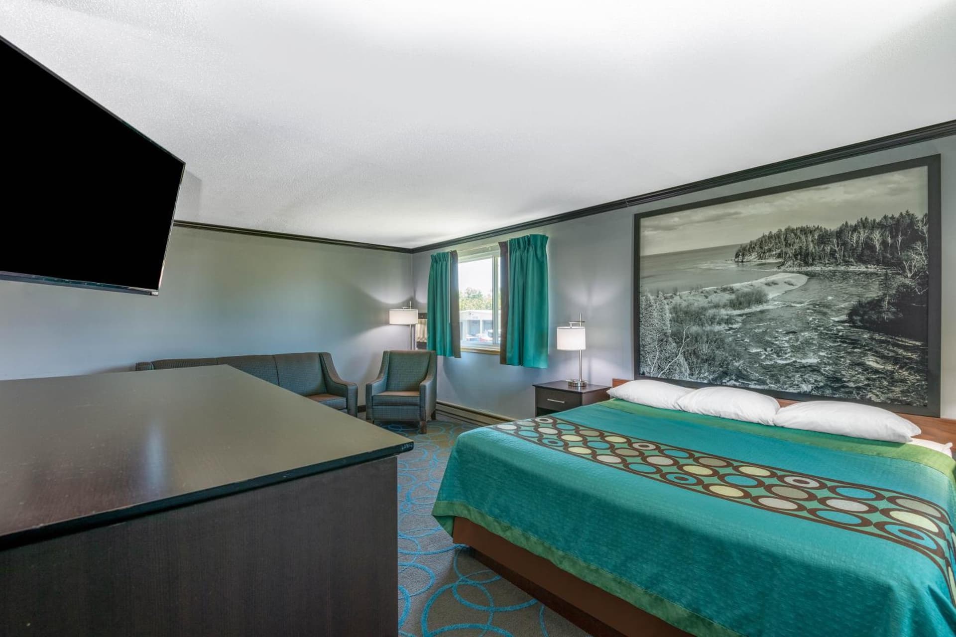 Super 8 by Wyndham Duluth gallery photo in Duluth, MN — image 5