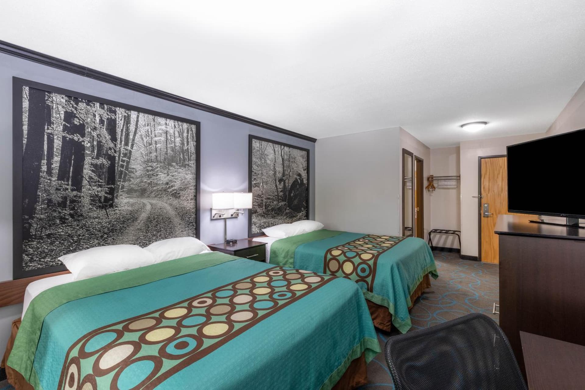 Super 8 by Wyndham Duluth gallery photo in Duluth, MN — image 8
