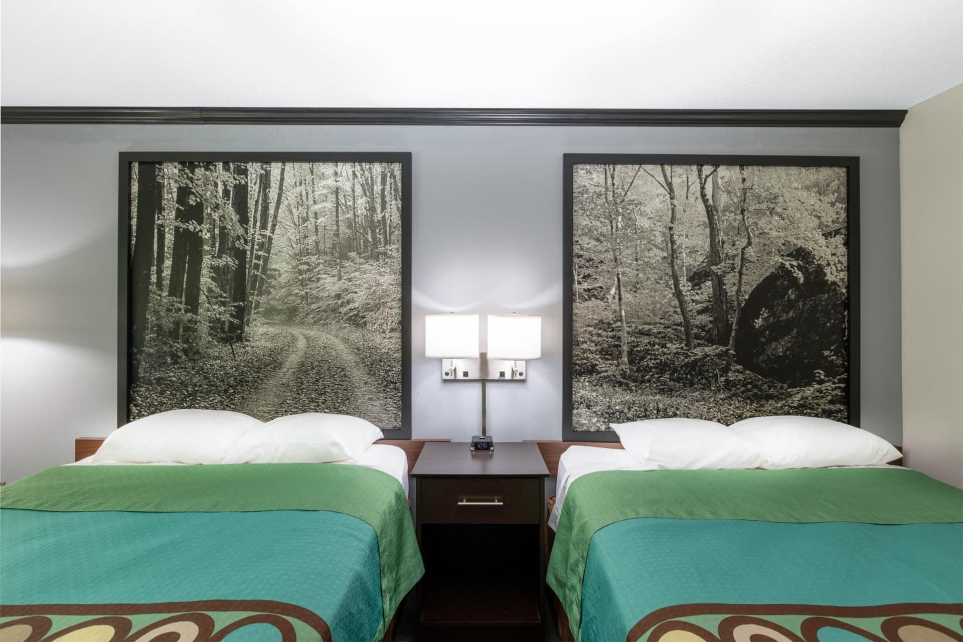 Super 8 by Wyndham Duluth gallery photo in Duluth, MN — image 31
