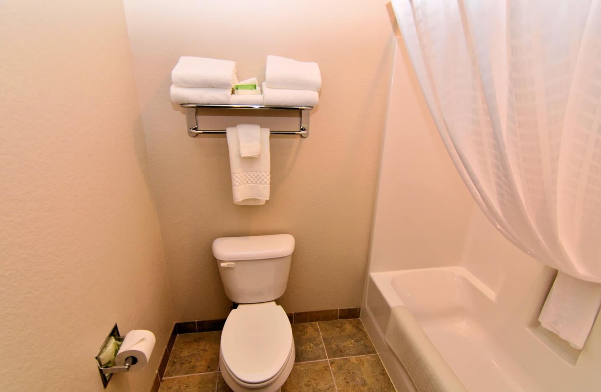 Cobblestone Inn & Suites - Newton property views in Newton, IA — gallery photo 3