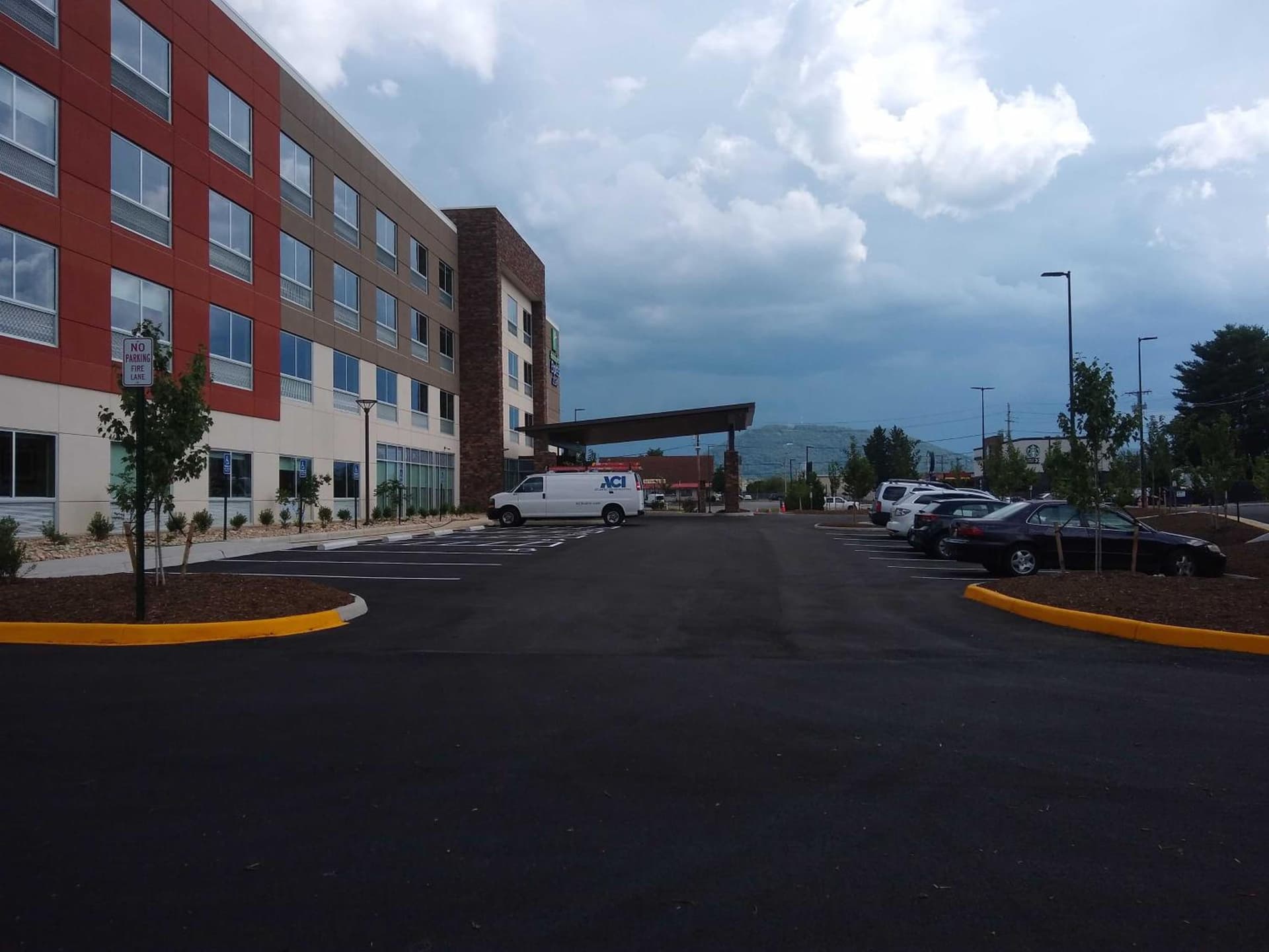 Holiday Inn Express & Suites - Roanoke – Civic Center gallery photo in Roanoke, VA — image 24