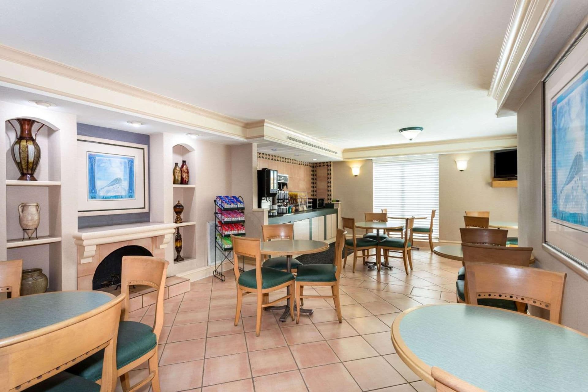 La Quinta Inn by Wyndham Tallahassee North gallery photo in Tallahassee, FL — image 11