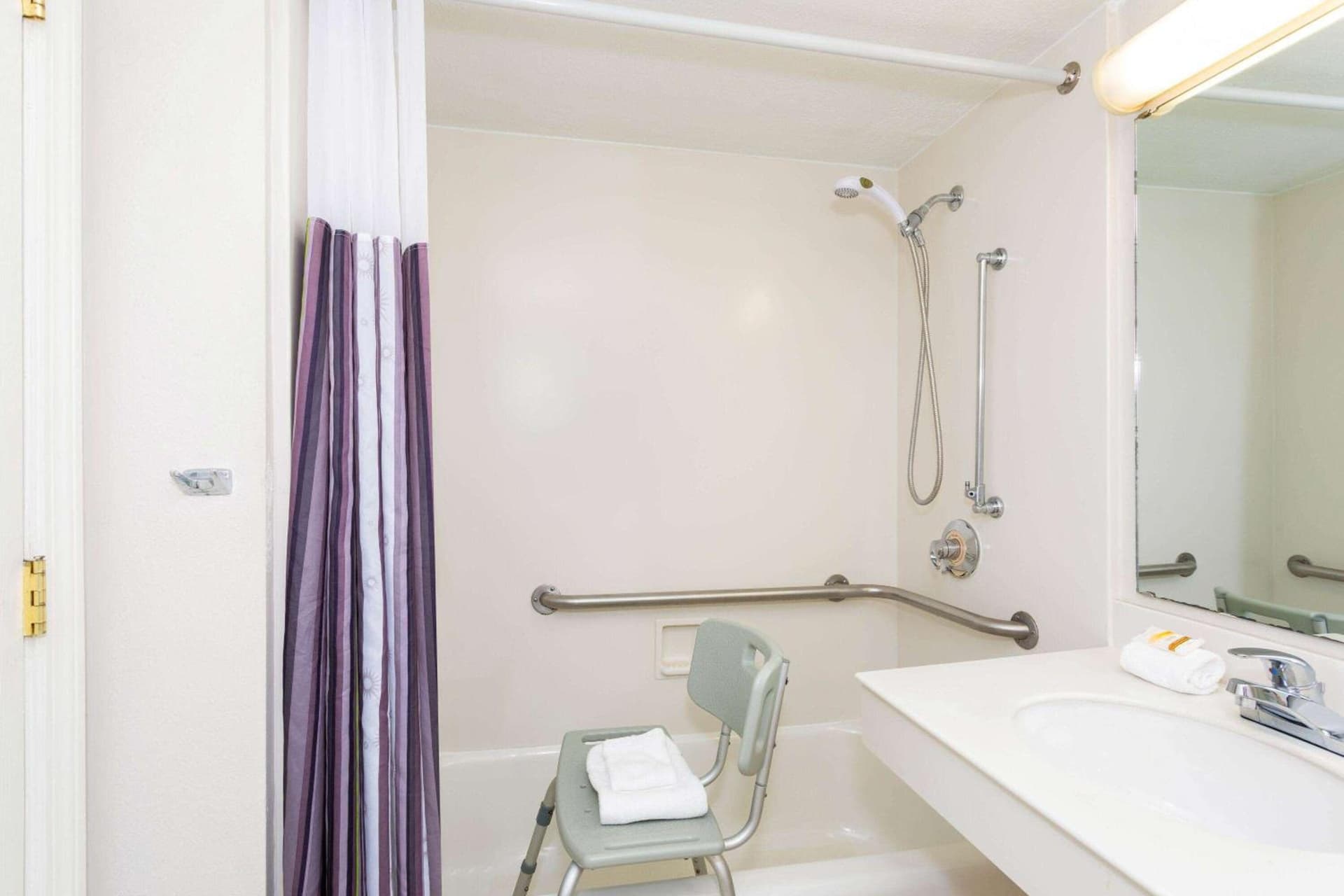 La Quinta Inn by Wyndham Tallahassee North gallery photo in Tallahassee, FL — image 64