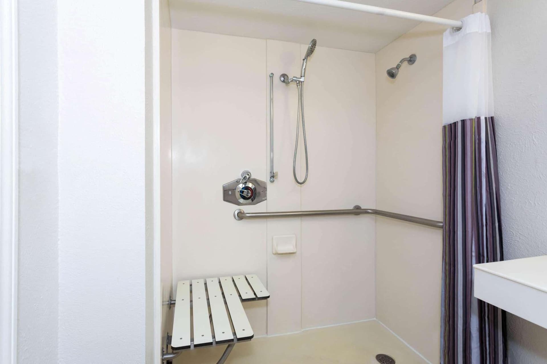 La Quinta Inn by Wyndham Tallahassee North gallery photo in Tallahassee, FL — image 69