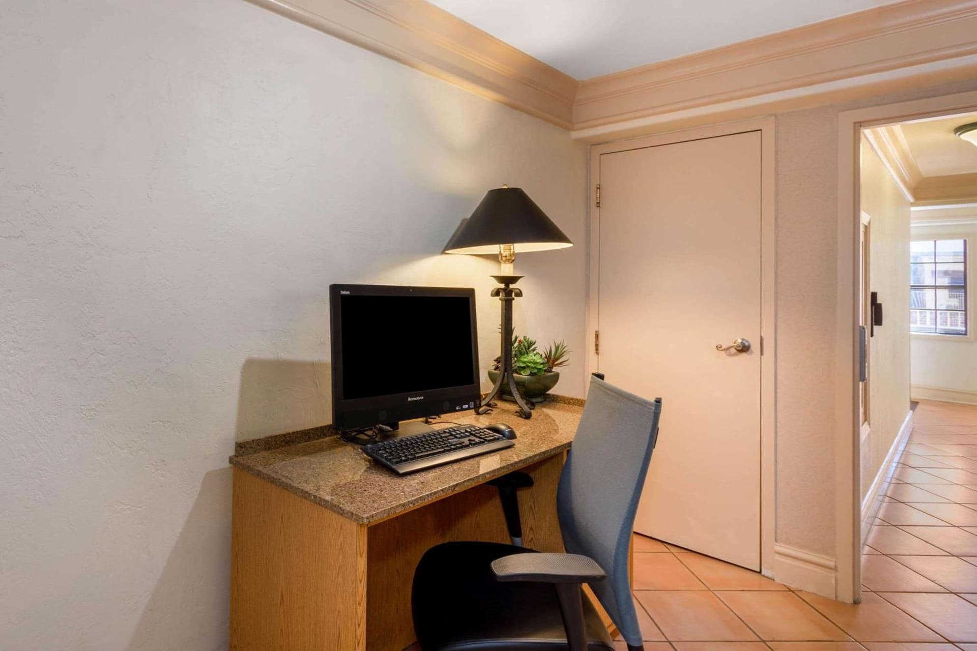 La Quinta Inn by Wyndham Tallahassee North gallery photo in Tallahassee, FL — image 19