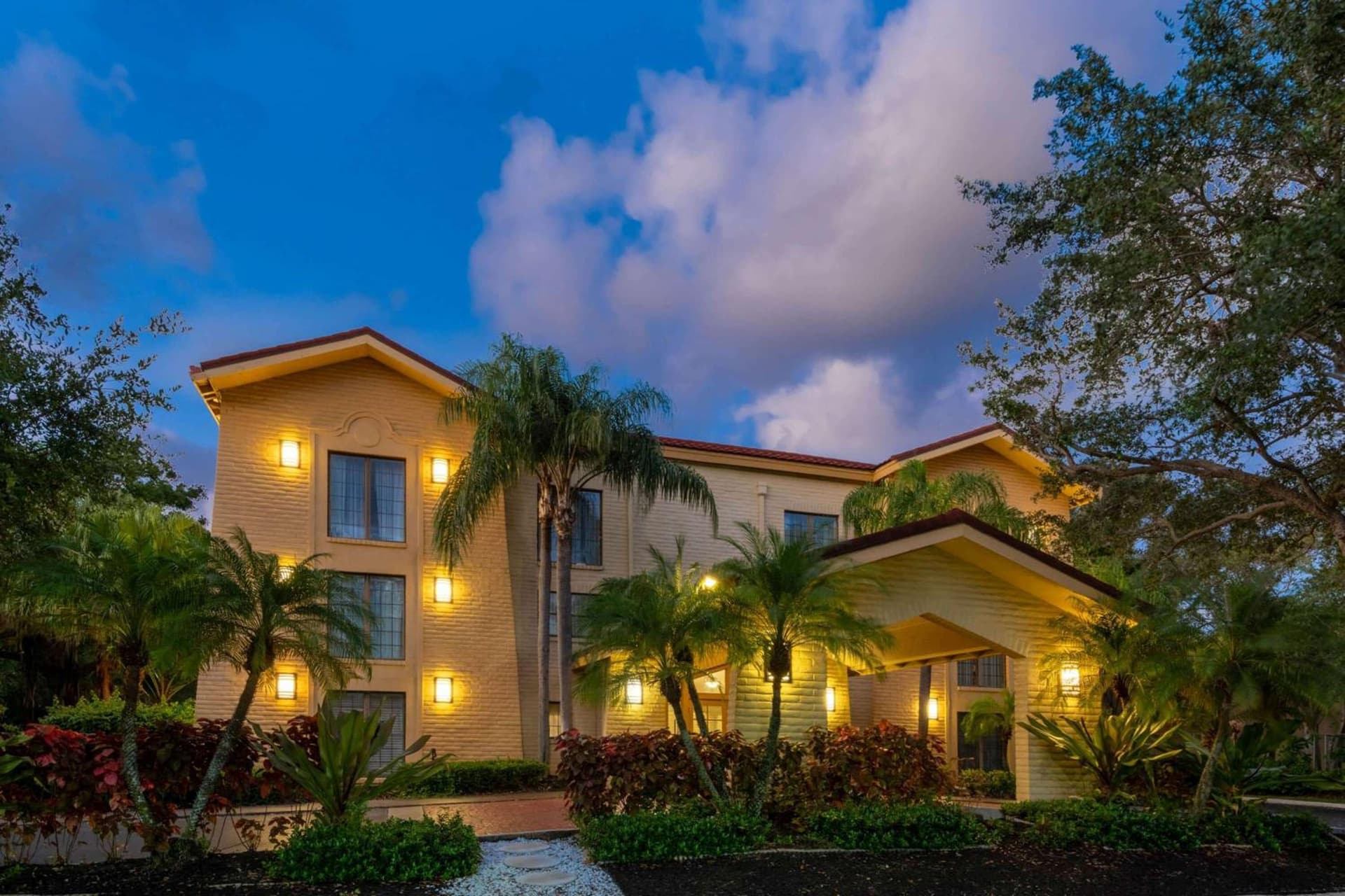 La Quinta East Deerfield Beach - Boca Raton featured exterior or lobby in Deerfield Beach, FL — similar hotel