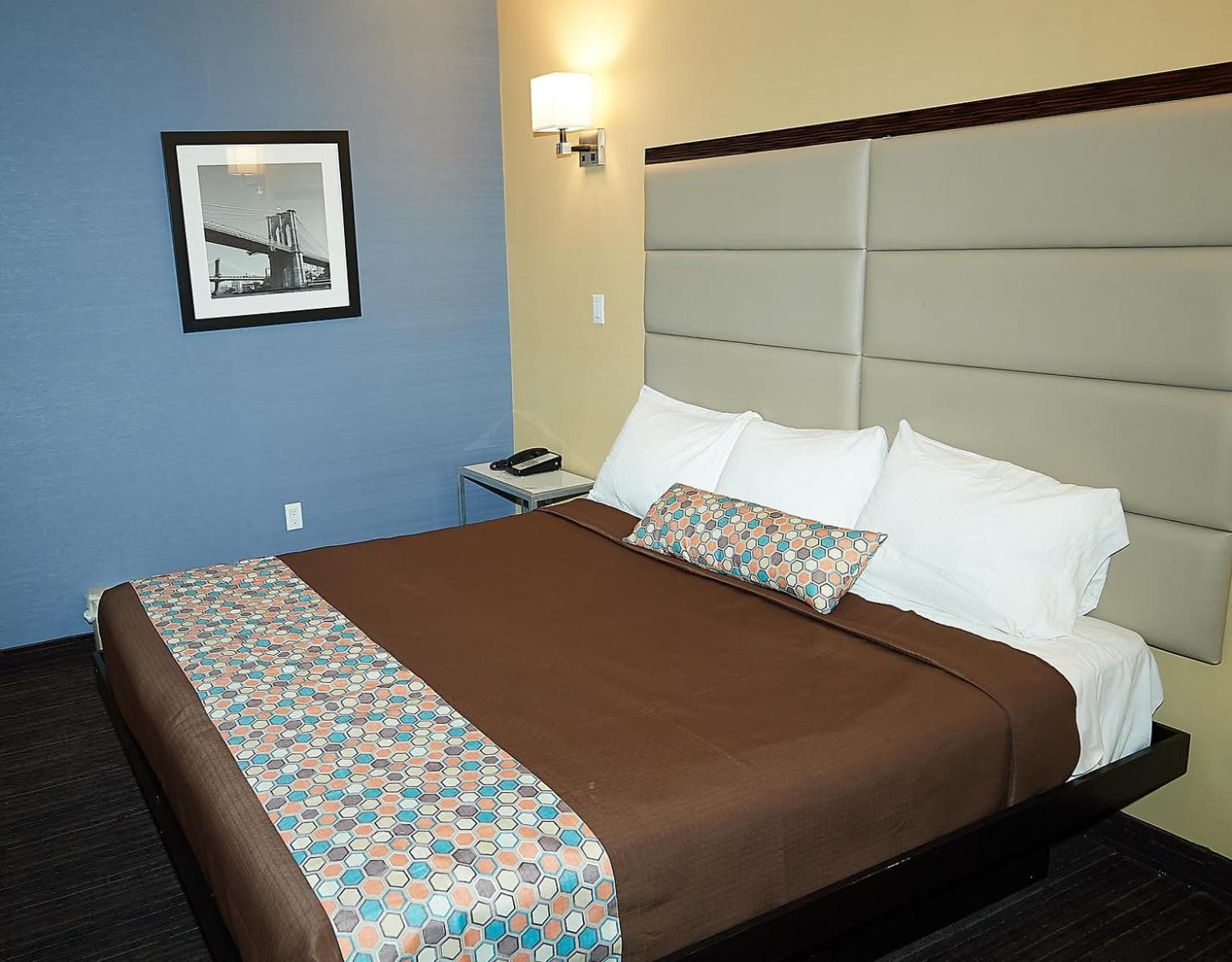 7 Days Hotel gallery photo in Bronx, NY — image 22