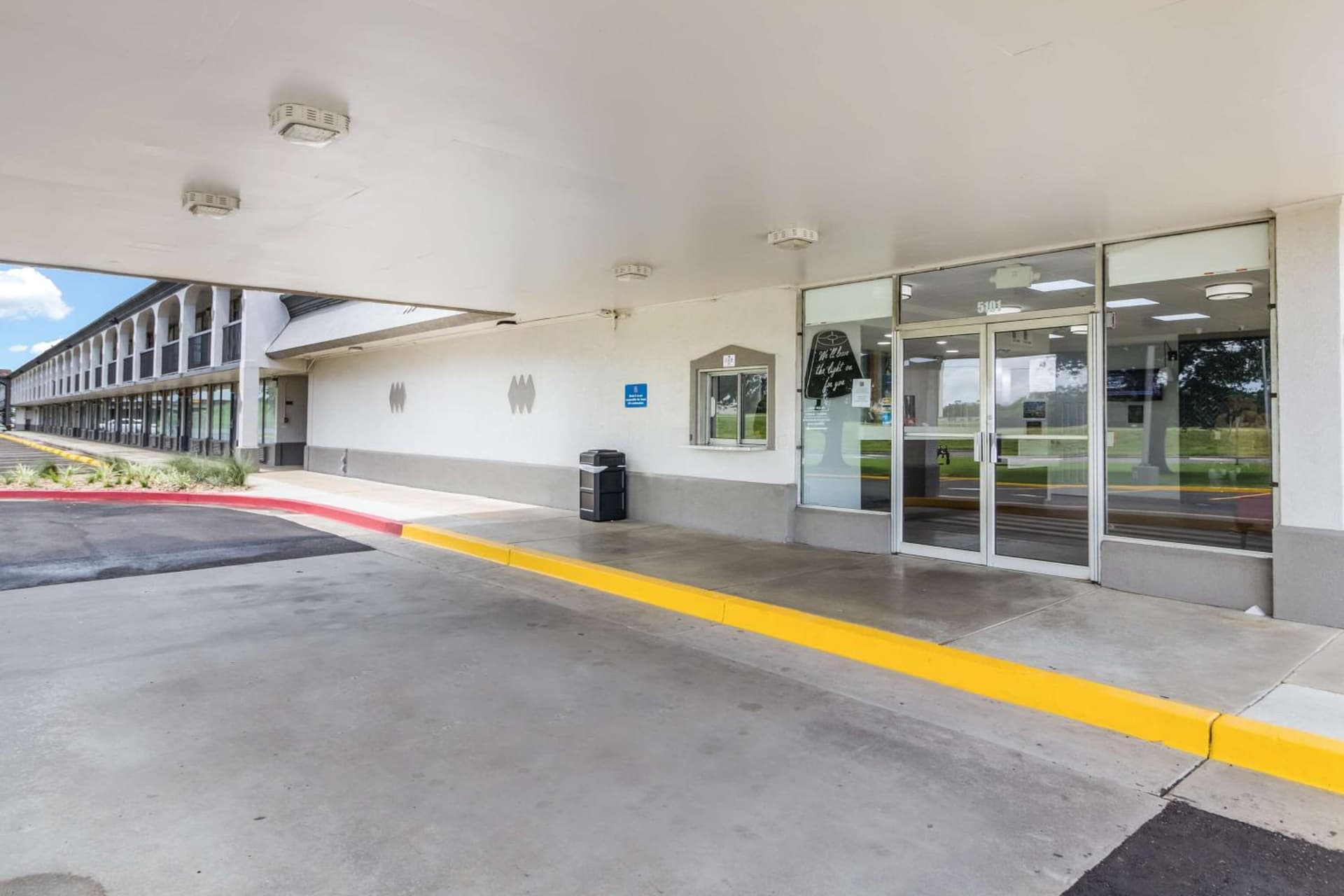 Motel 6 Groves, Tx property views in Groves, TX — gallery photo 3