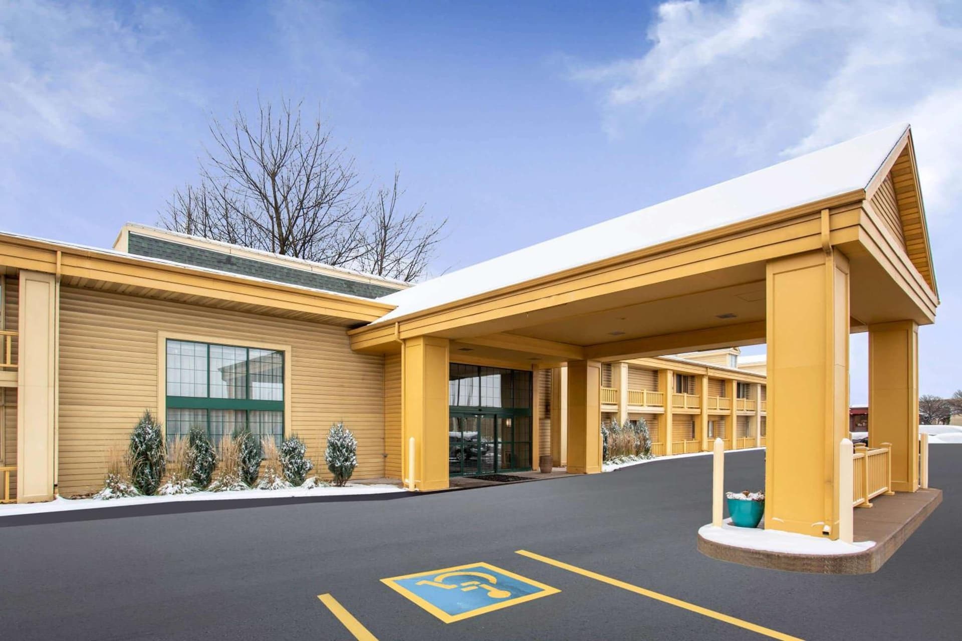 La Quinta Inn by Wyndham Oshkosh gallery photo in Oshkosh, WI — image 45
