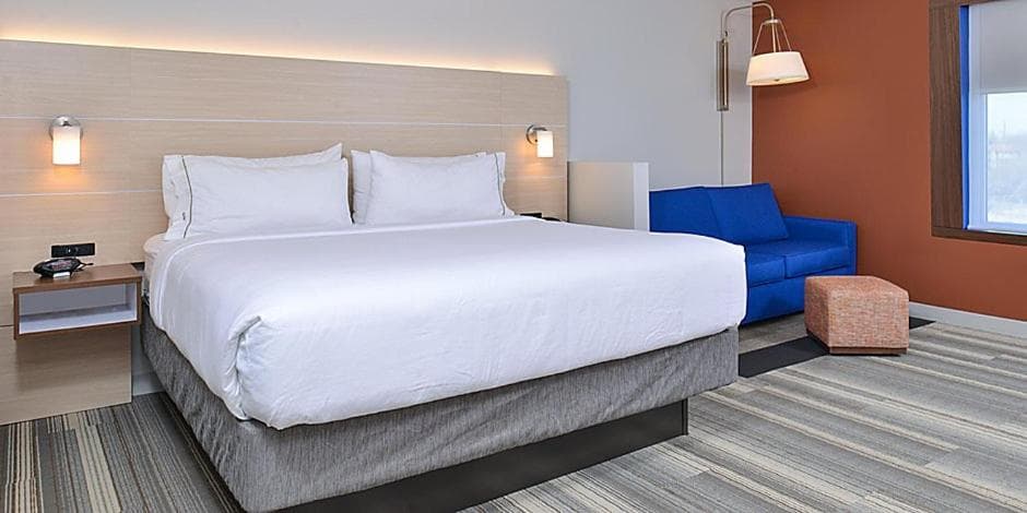 Holiday Inn Express & Suites - Brighton by IHG interior in Brighton, MI — gallery photo 2