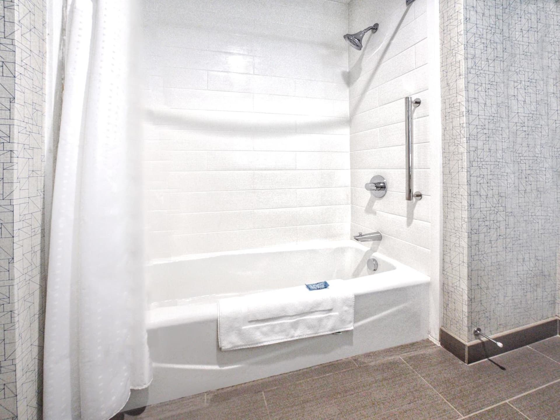 Holiday Inn Express & Suites Moore by IHG gallery photo in Moore, OK — image 64