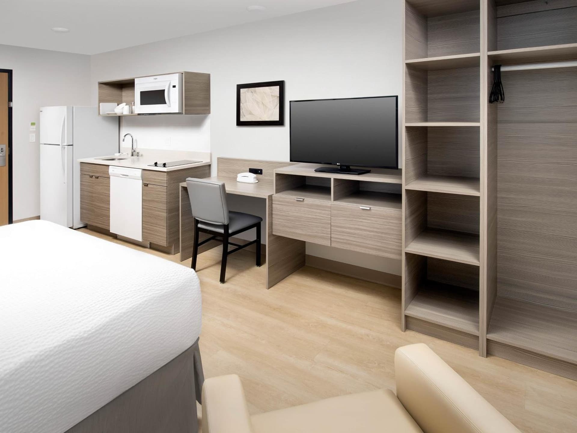WoodSpring Suites Seattle Tukwila interior in Tukwila, WA — gallery photo 2