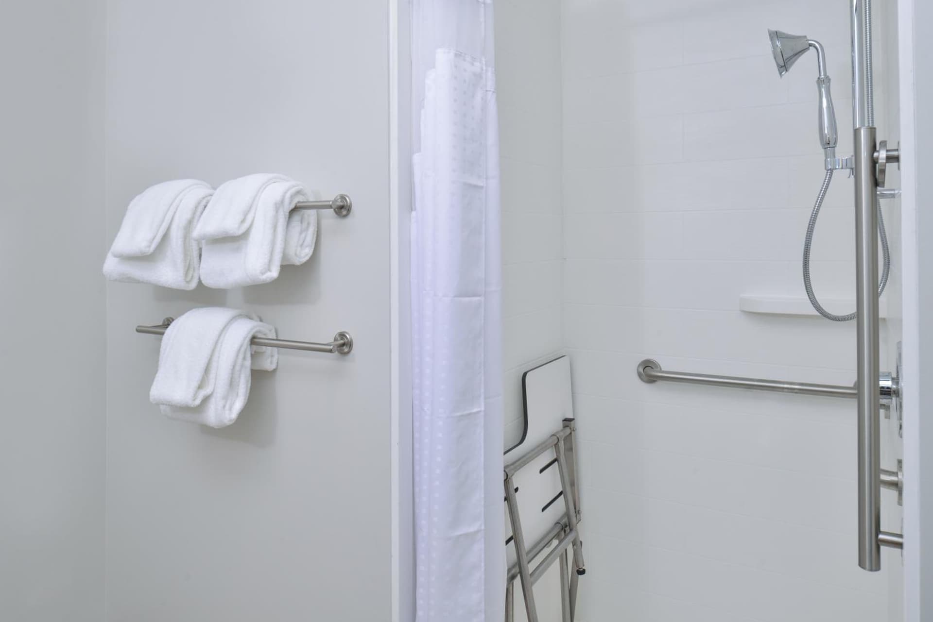 Holiday Inn Express & Suites - Brighton South - US 23 by IHG gallery photo in Brighton, MI — image 10