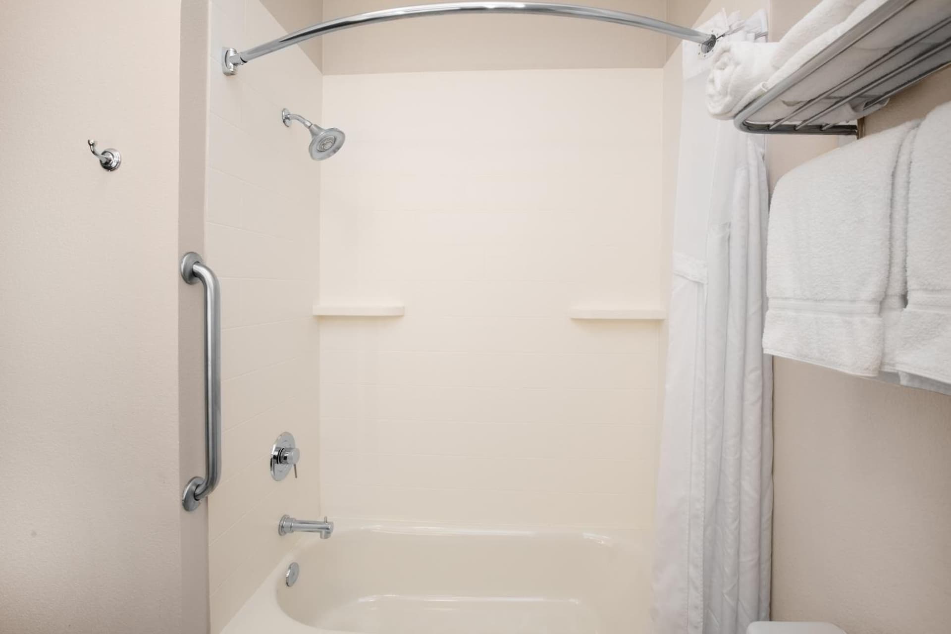 Holiday Inn Express Hotel & Suites Dallas - Grand Prairie I-20 by IHG gallery photo in Grand Prairie, TX — image 8