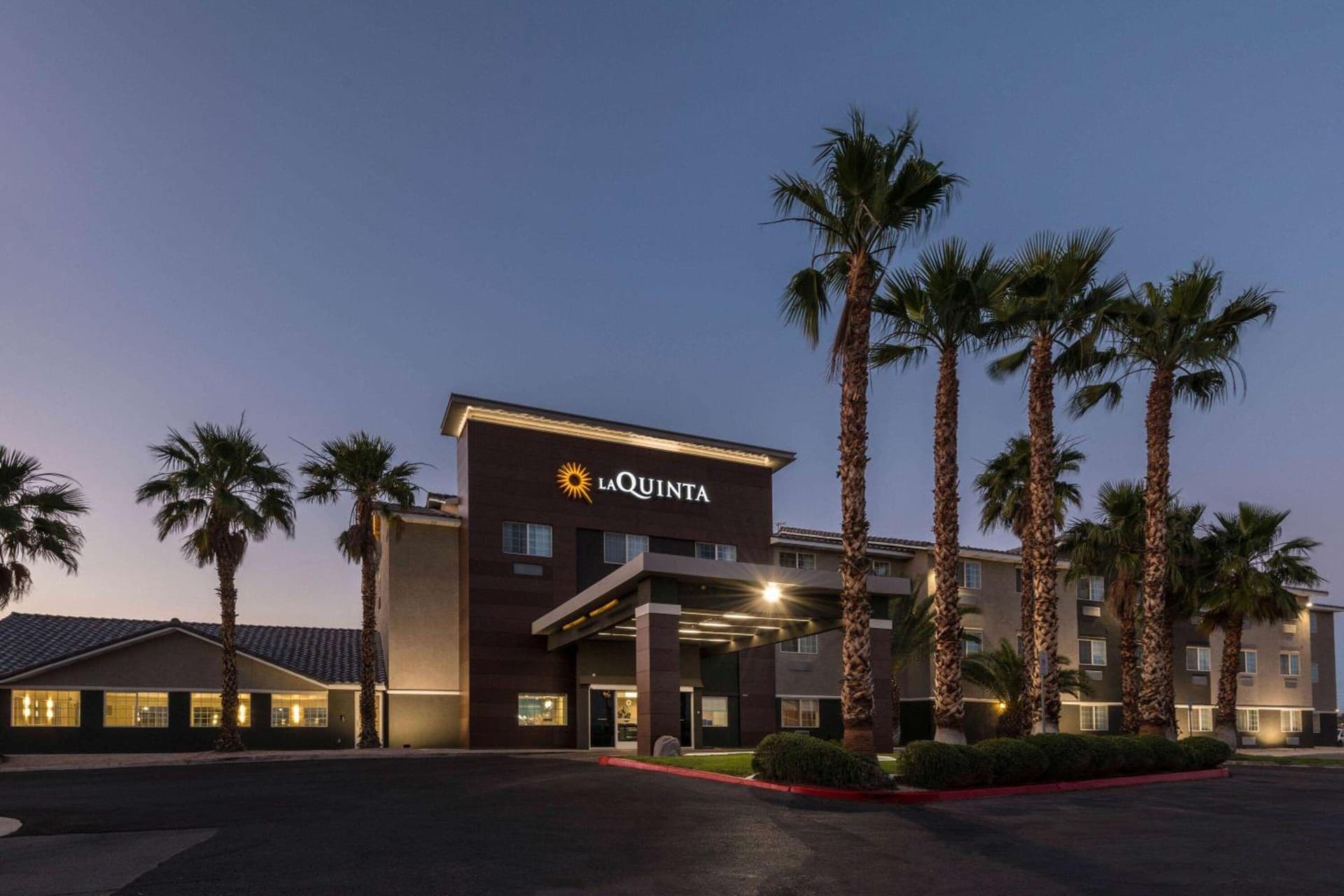 La Quinta Inn & Suites by Wyndham Las Vegas Nellis gallery photo in Las Vegas, NV — image 10