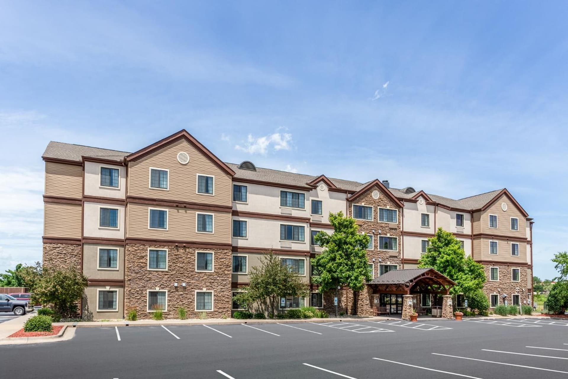 Staybridge Suites Davenport by IHG gallery photo in Bettendorf, IA — image 9