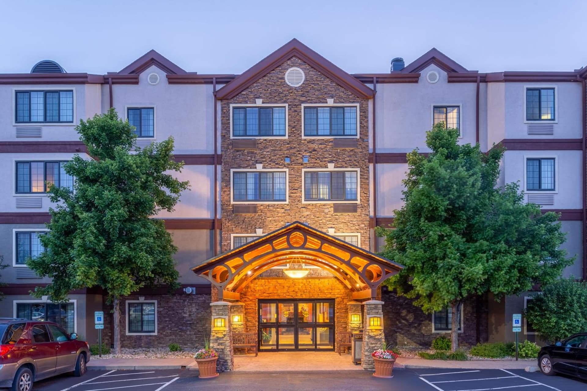 Staybridge Suites Davenport by IHG interior in Bettendorf, IA — gallery photo 2