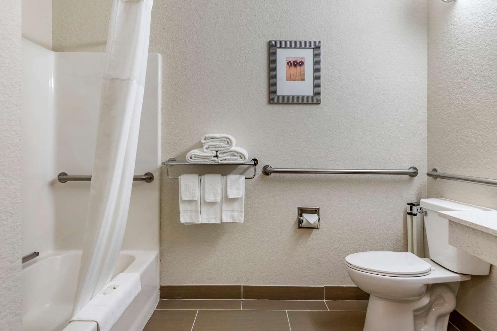Quality Inn & Suites gallery photo in Bay City, MI — image 52