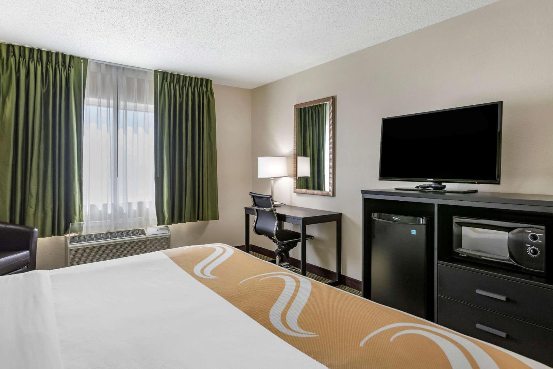 Quality Inn & Suites gallery photo in Bay City, MI — image 32