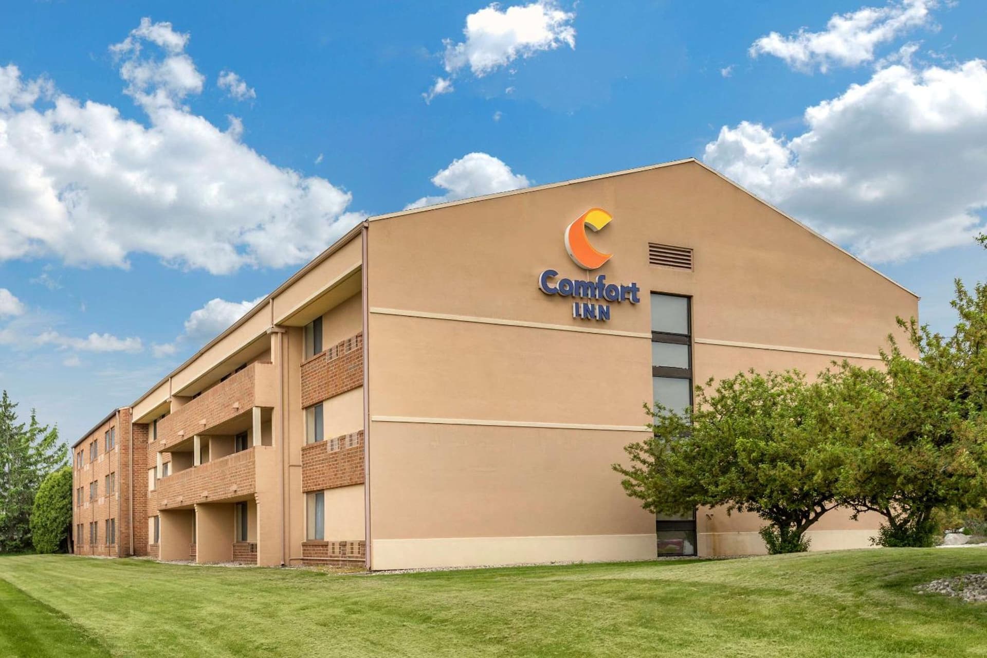 Comfort Inn Lansing West interior in Lansing, MI — gallery photo 2
