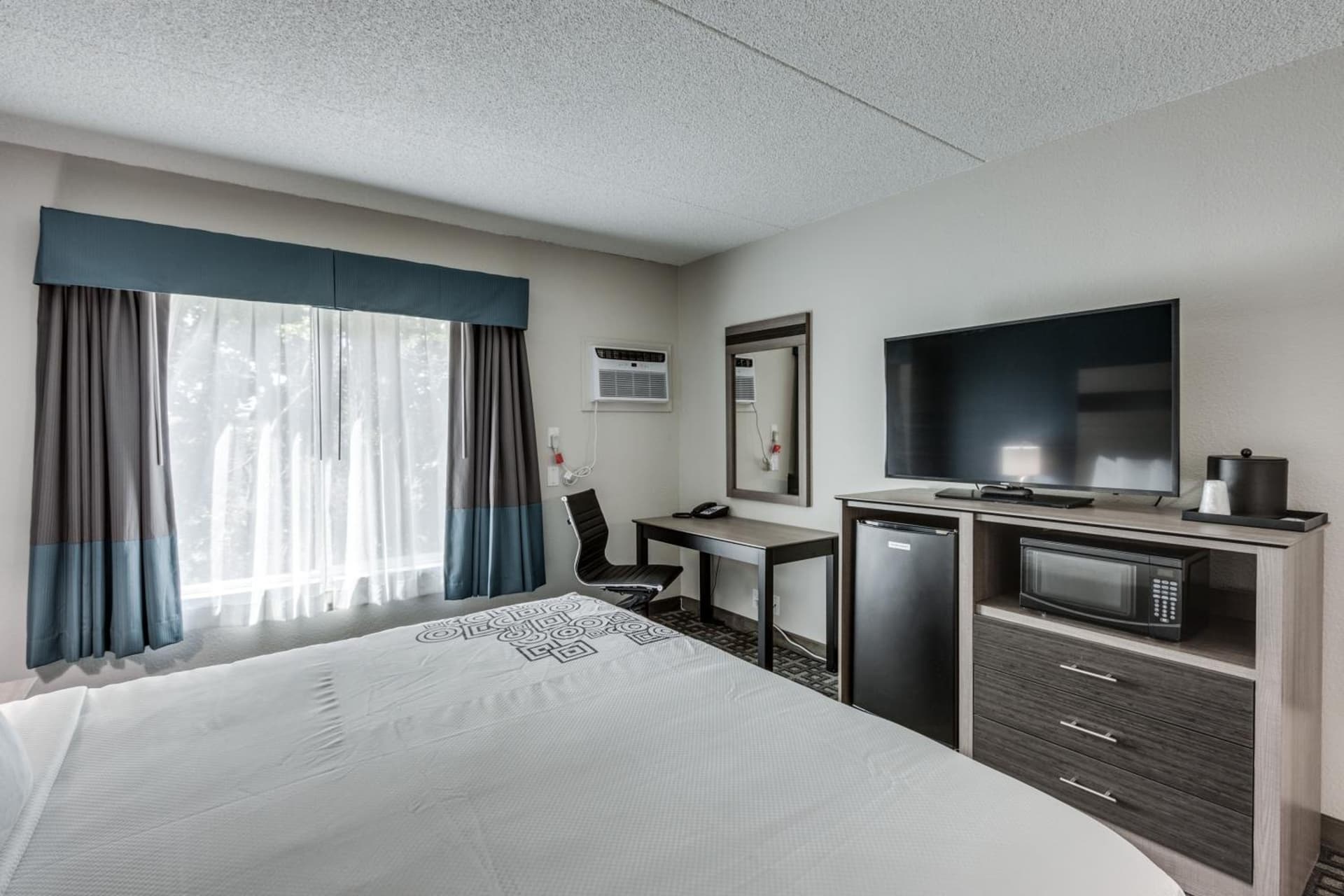 Days Inn & Suites by Wyndham Spokane gallery photo in Spokane, WA — image 18