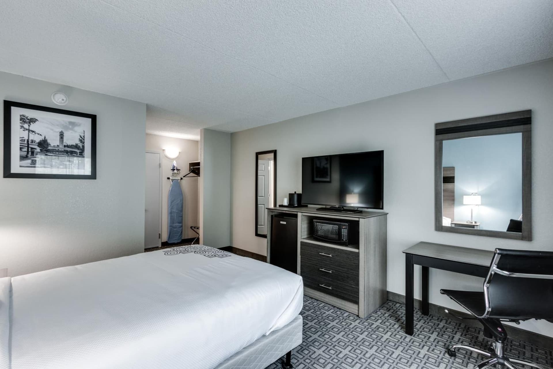 Days Inn & Suites by Wyndham Spokane gallery photo in Spokane, WA — image 10