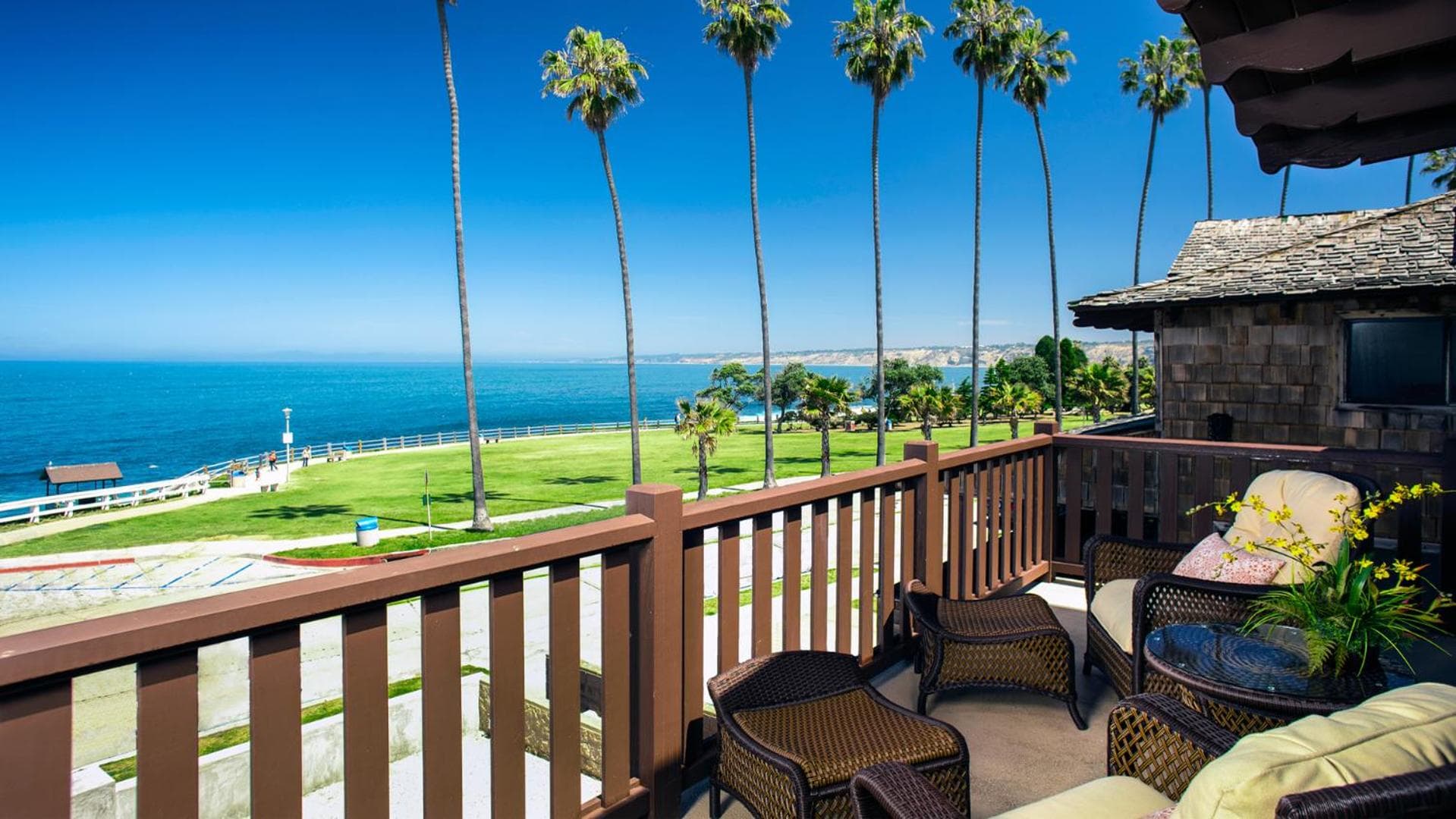 Pantai Inn interior in San Diego, CA — gallery photo 2