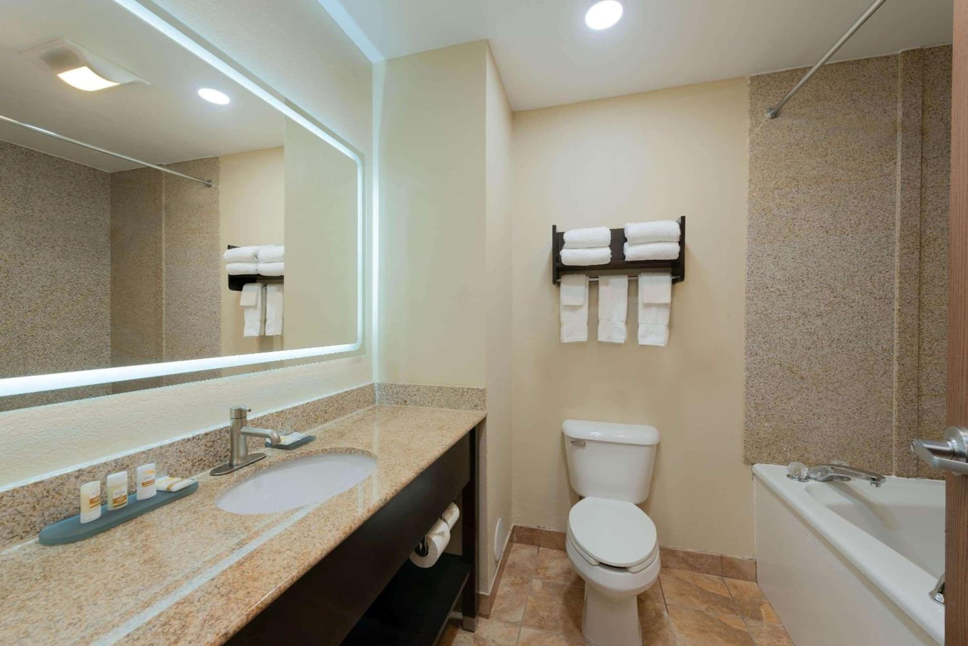 La Quinta by Wyndham Columbus - Grove City gallery photo in Grove City, OH — image 16