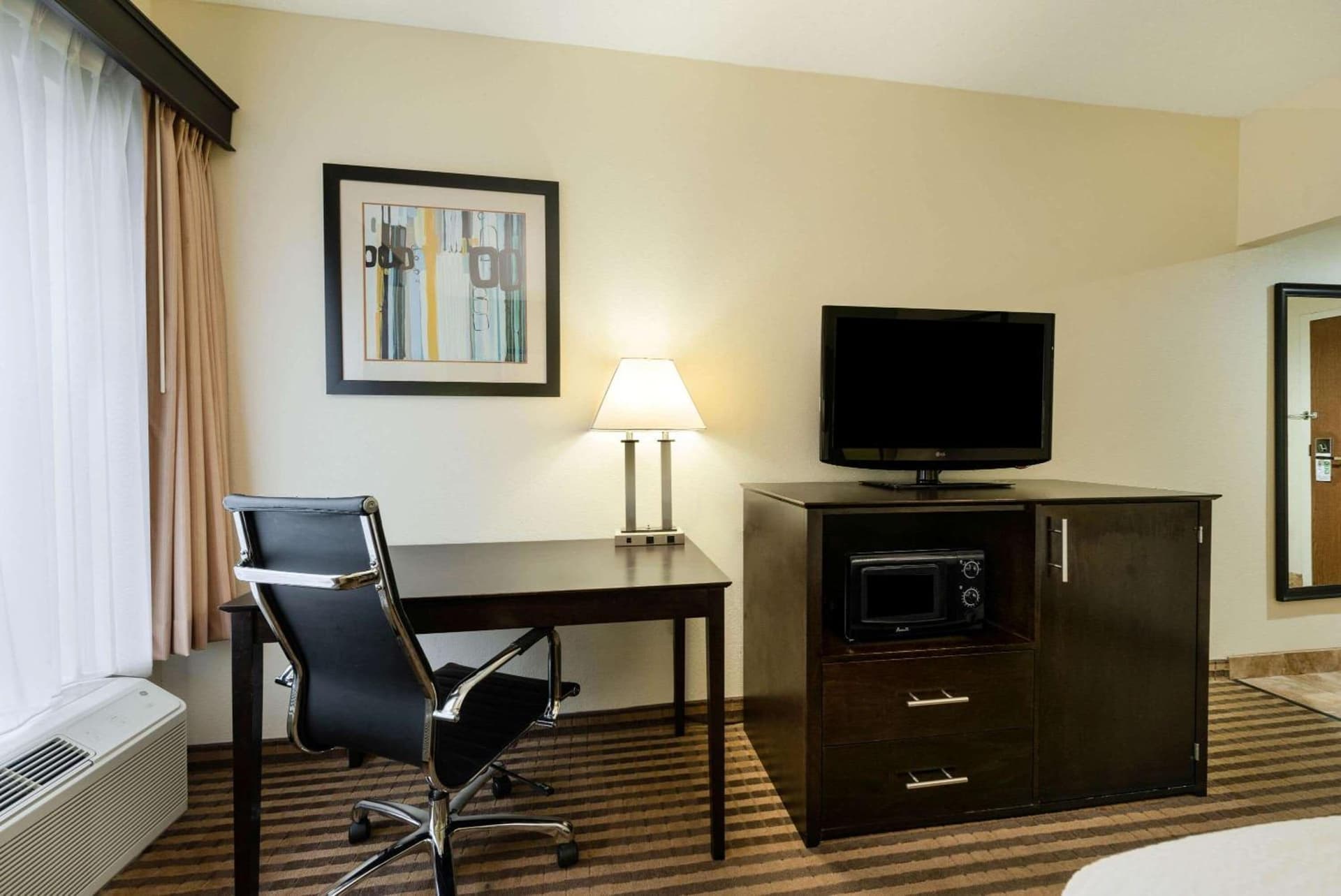 La Quinta by Wyndham Columbus - Grove City gallery photo in Grove City, OH — image 42